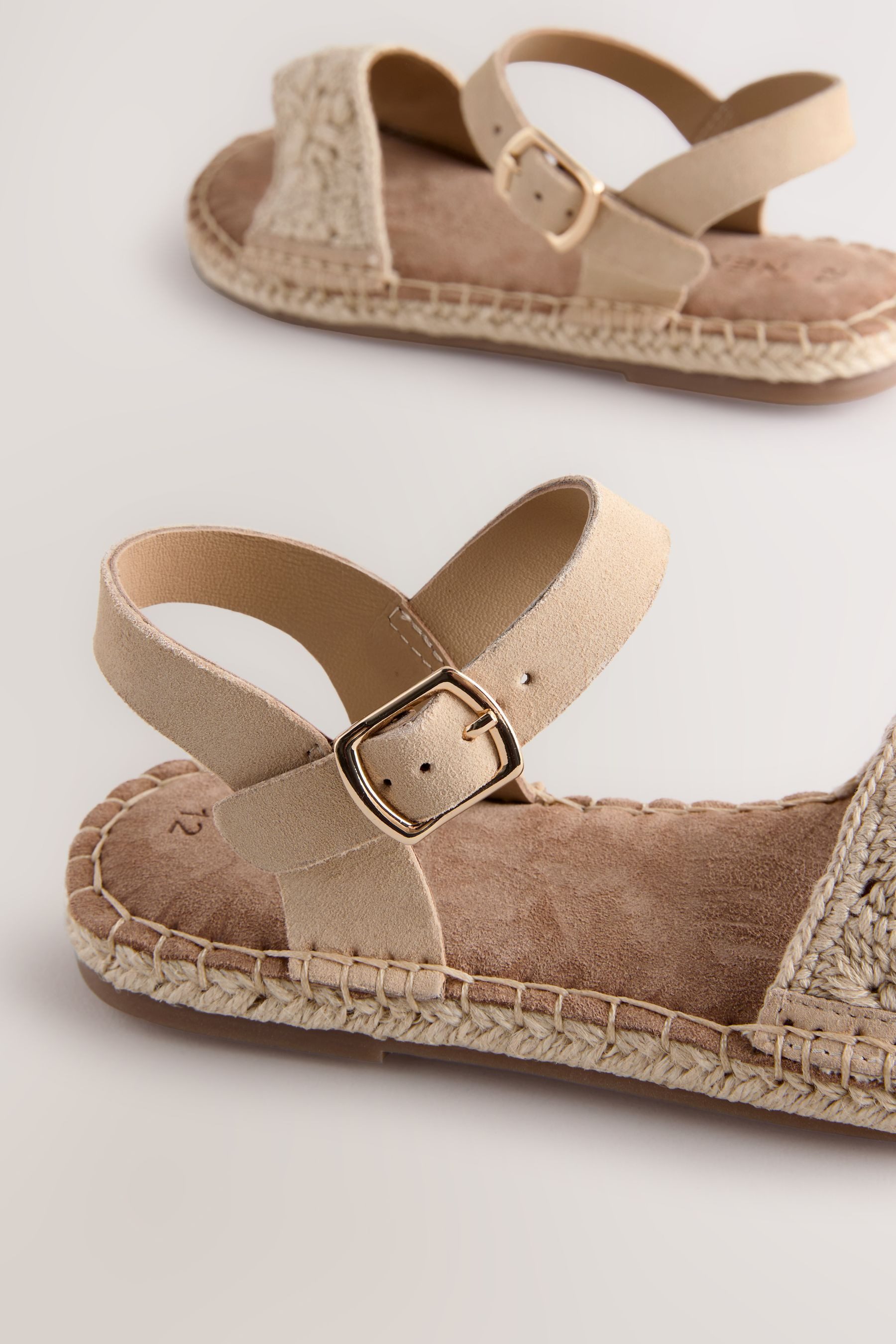 Next Sandalen mit Häkeldetail und Schnallenverschluss günstig online kaufen