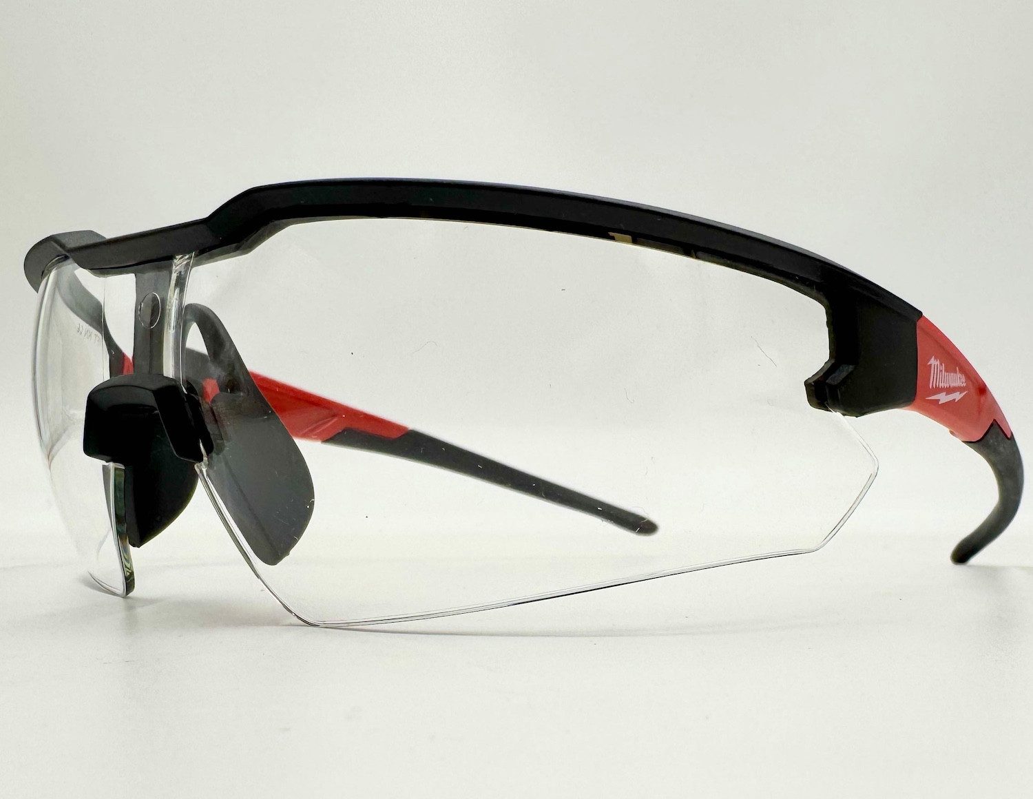 Milwaukee Arbeitsschutzbrille MILWAUKEE Schutzbrille klar, kratzfest & beschlagfrei 4932478763