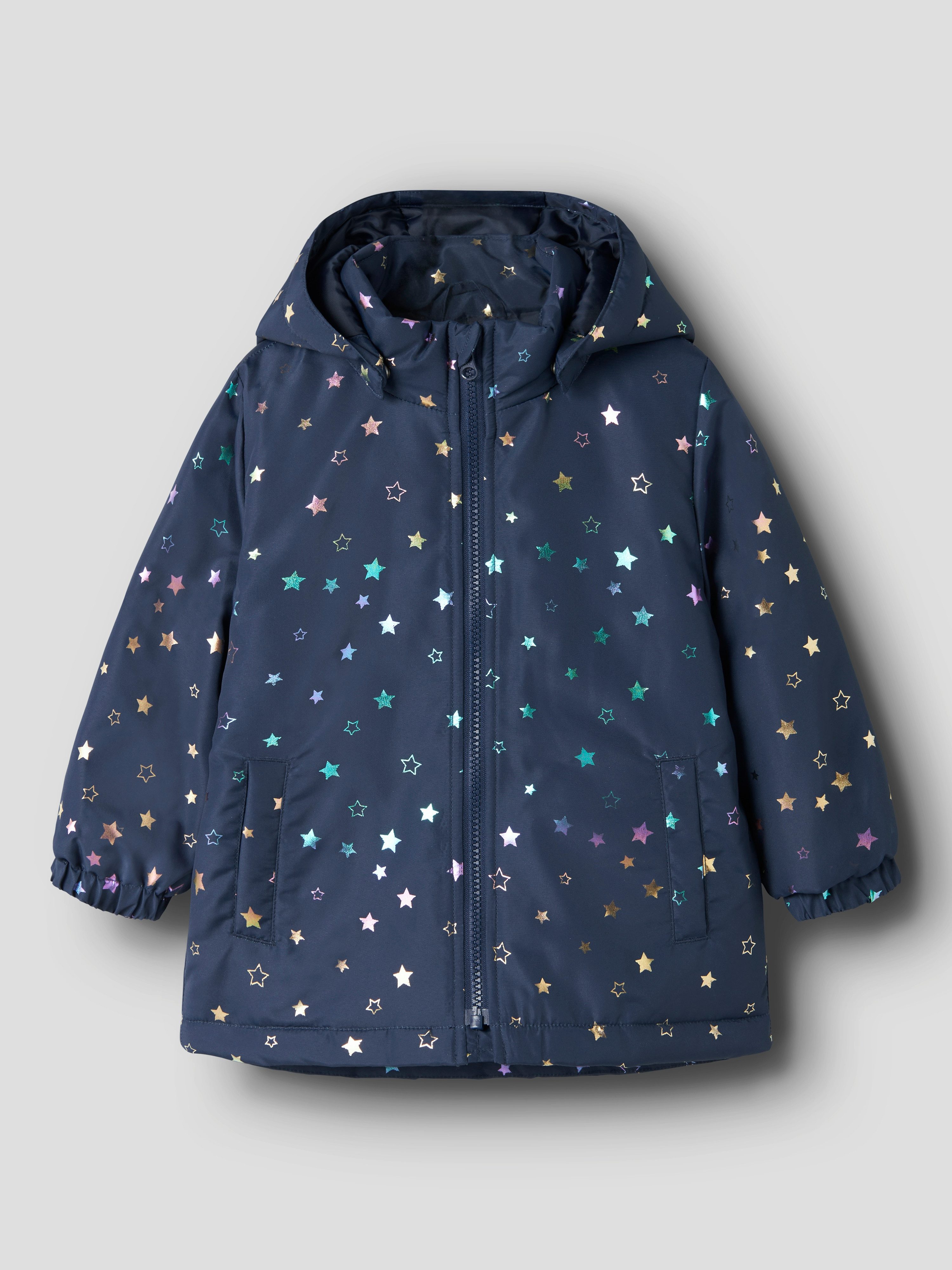 Name It Outdoorjacke NMFMAXI JACKET PA FOIL AOP NOOS Kunstfaser, wasserabweisend und mit abnehmbarer Kapuze
