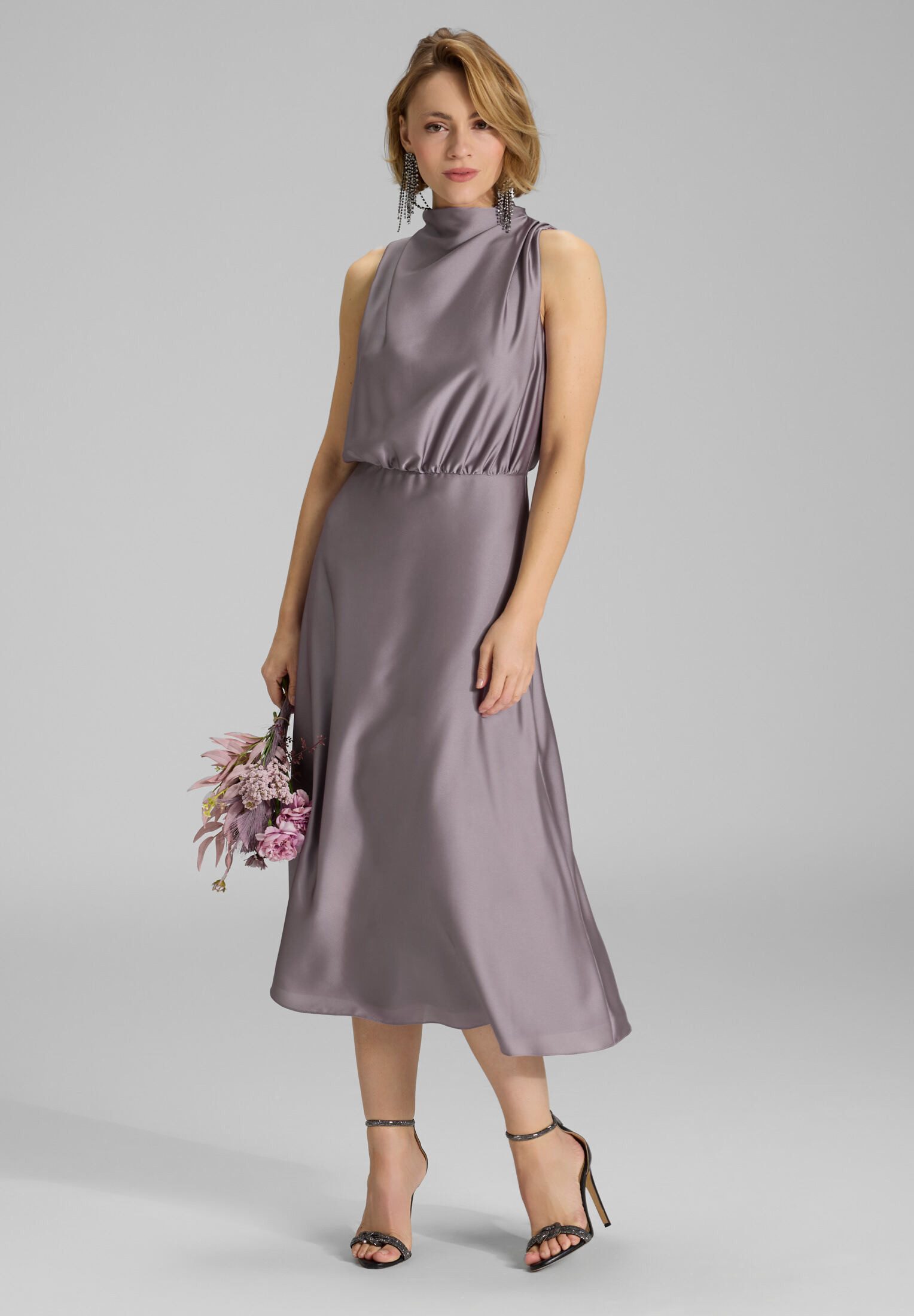 SWING Cocktailkleid Taillierter Schnitt mit ausgestelltem Rockteil günstig online kaufen