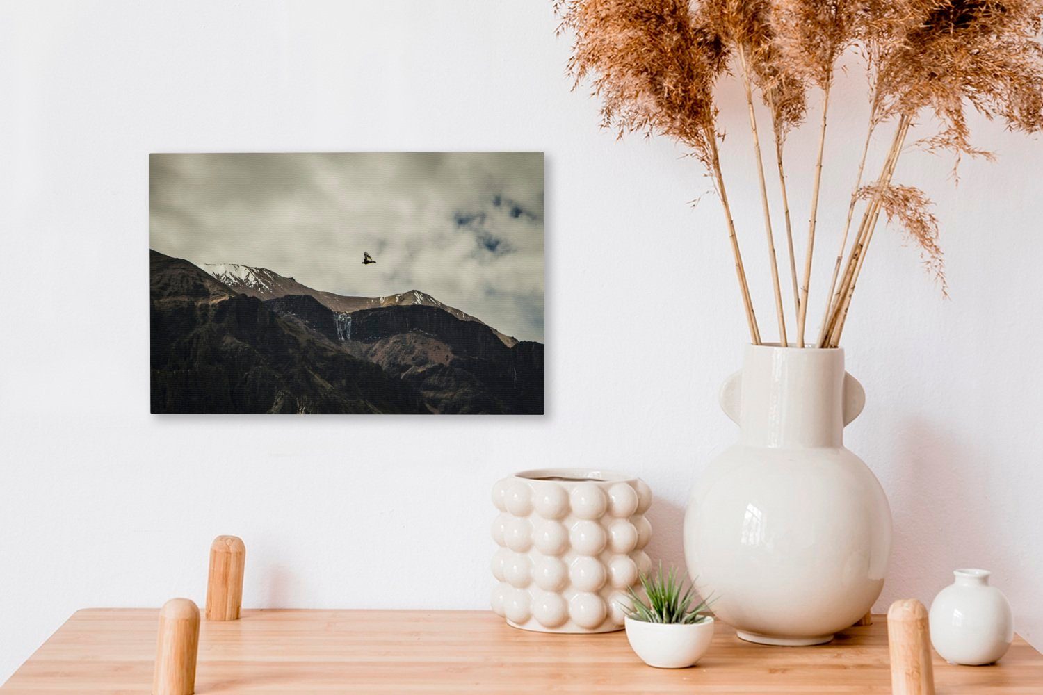 cm Wanddeko, Wolken die Wunderschöne 30x20 Leinwandbilder, St), OneMillionCanvasses® bergige Landschaft Leinwandbild umgeben Aufhängefertig, (1 Wandbild Arequipa, von