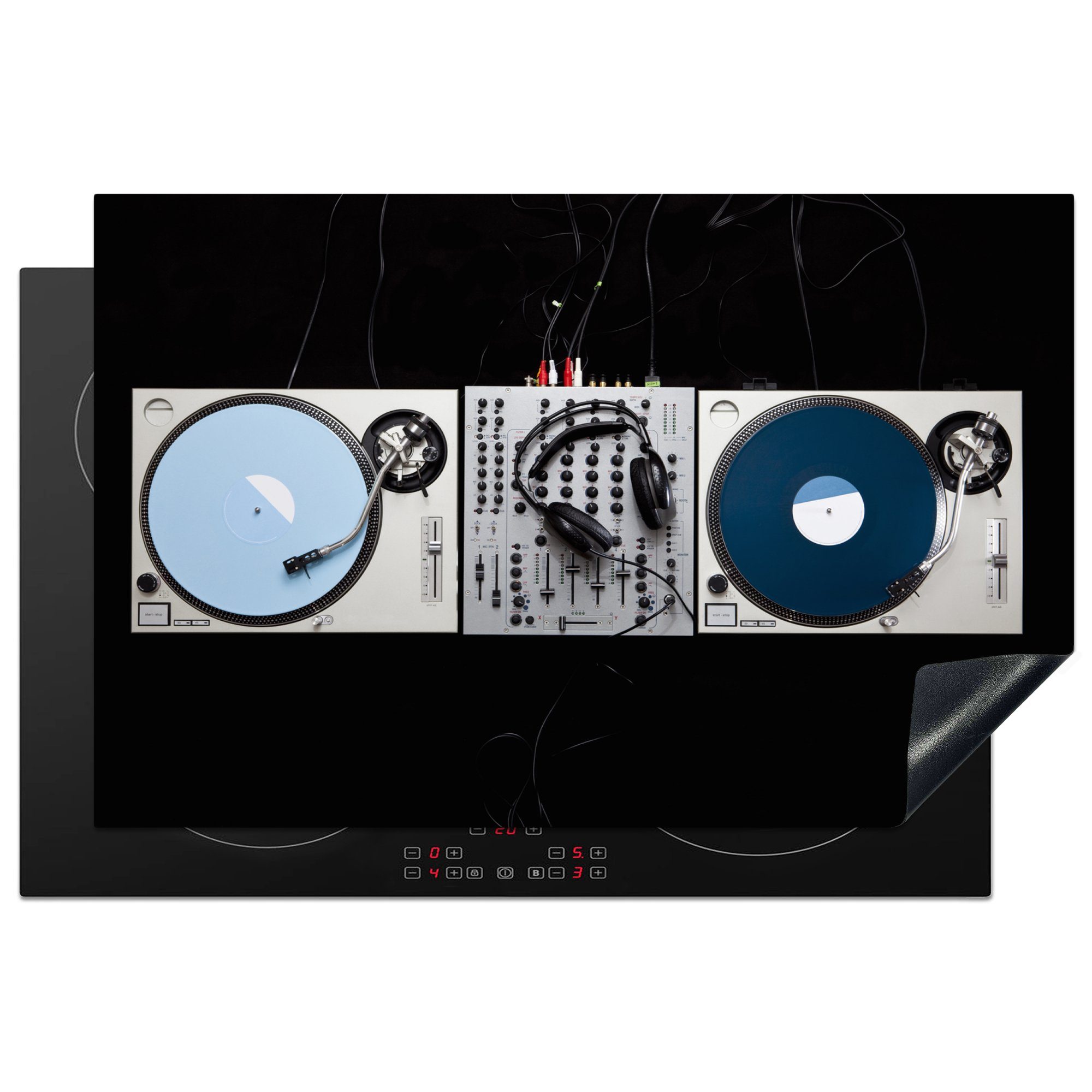 MuchoWow Herdblende-/Abdeckplatte Mischpult auf schwarzem Hintergrund, Vinyl, (1 tlg), 81x52 cm, Induktionskochfeld Schutz für die küche, Ceranfeldabdeckung