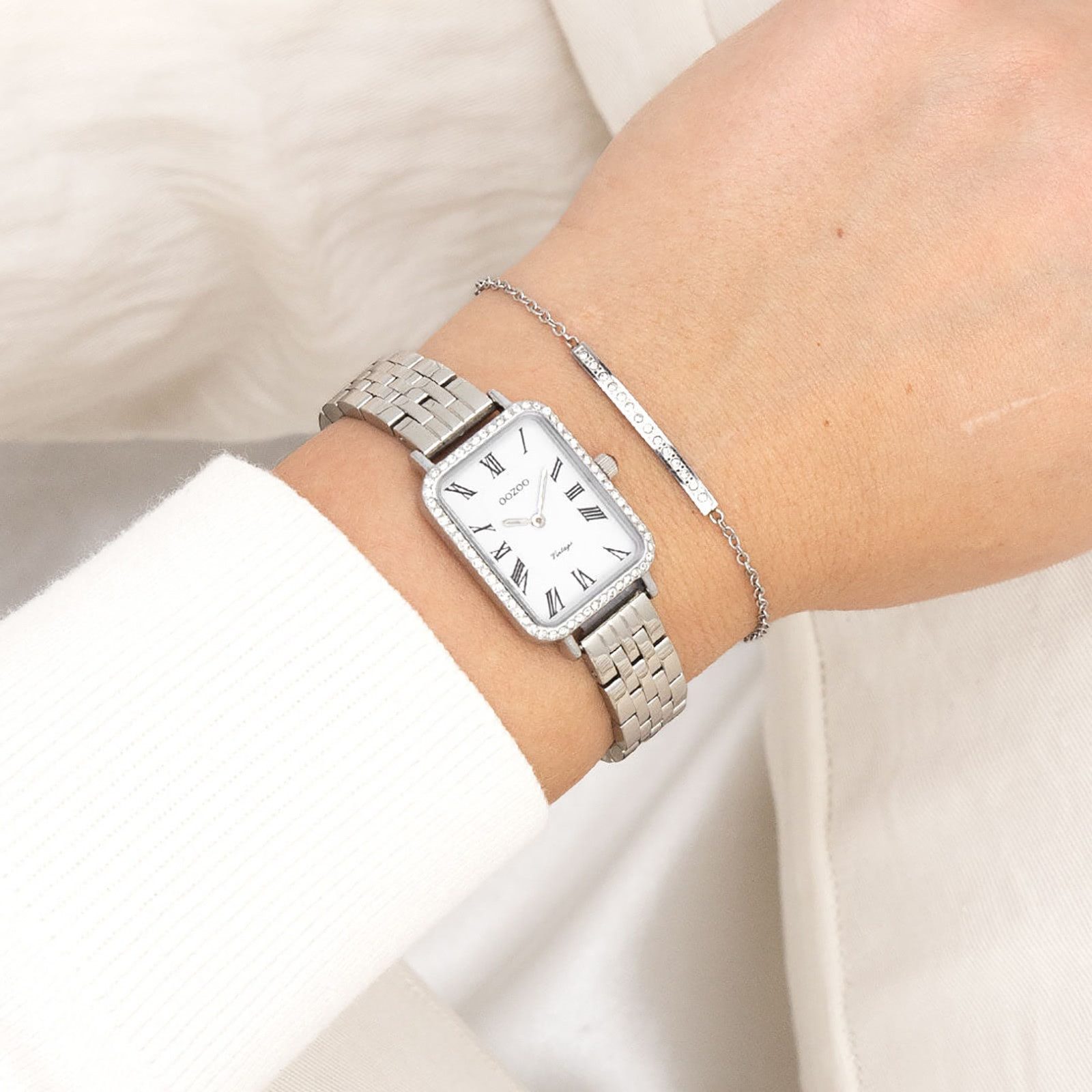 OOZOO Quarzuhr Oozoo Damen Armbanduhr OOZOO Vintage, (Analoguhr), Damenuhr rechteckig, extra groß (24x28mm) Metallarmband, Fashion-Style
