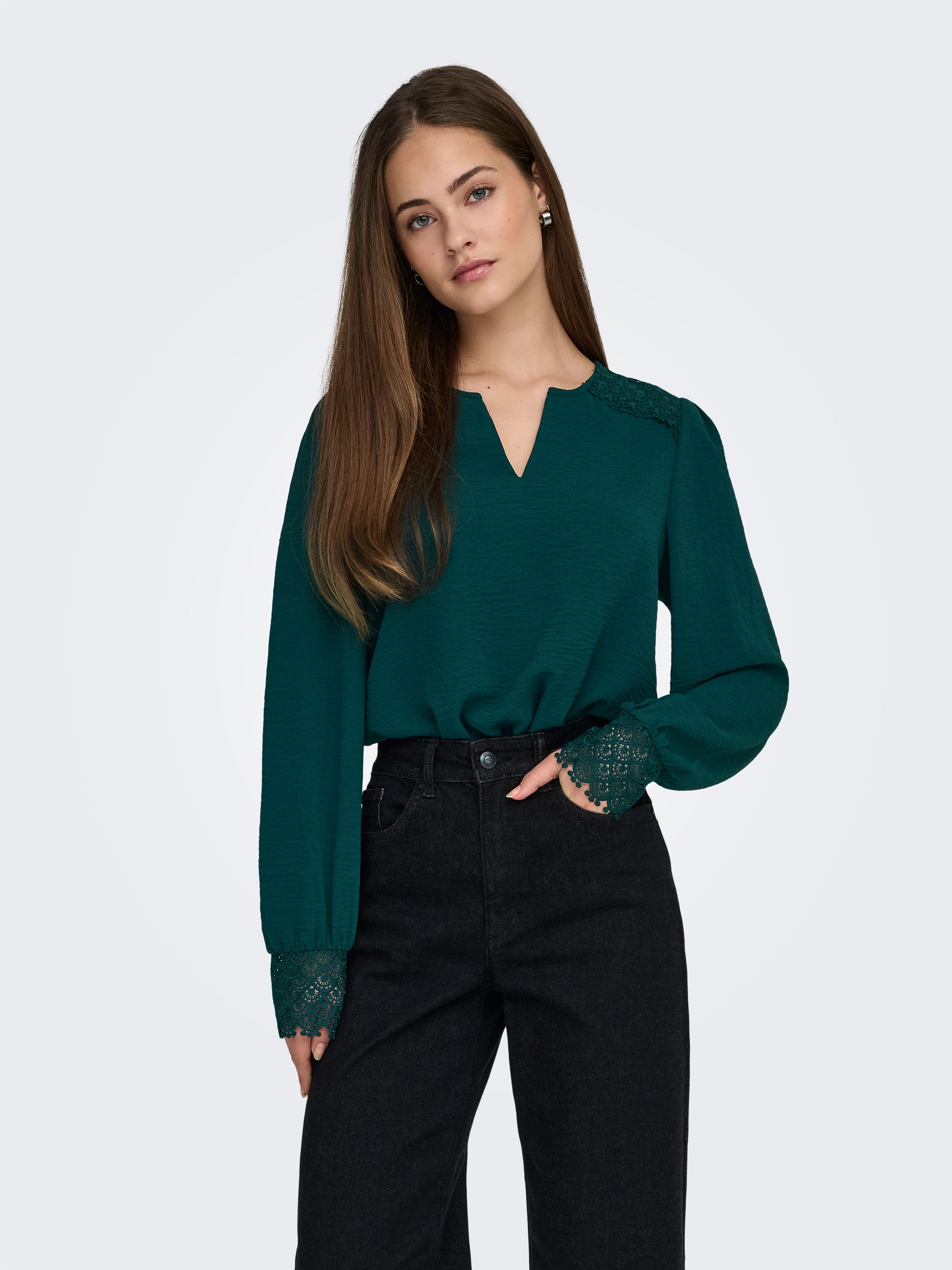 ONLY Langarmbluse ONLCERENA METTE L/S LACE VNECK TOP WVN Kunstfaser, regula günstig online kaufen