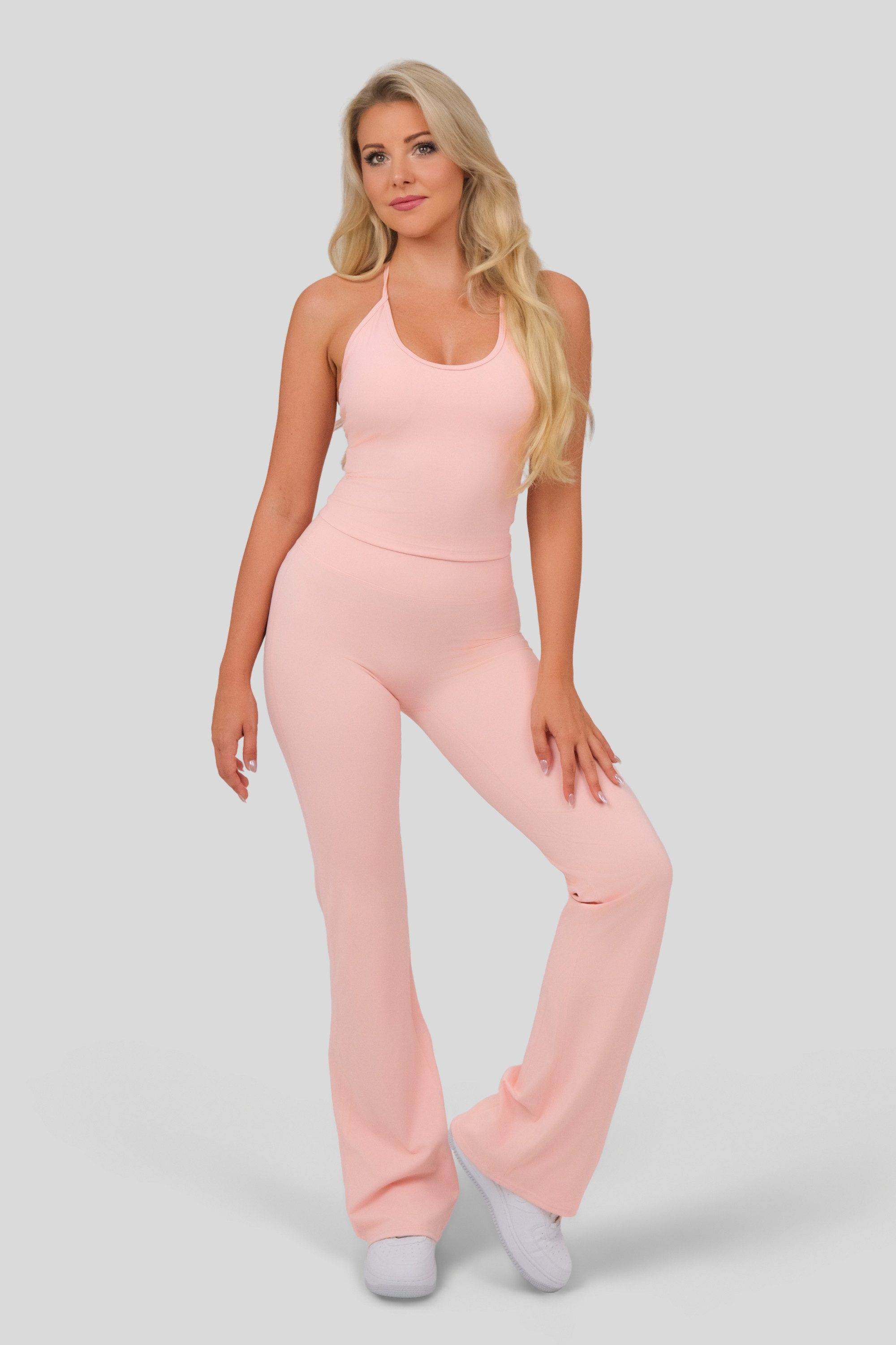 FemmeTone Trainingsanzug Sportanzug Damen mit Neckholder-Top & Schlagleggings (Set, 2-tlg., Zweiteiler aus gepolstertem Haltertop und Flared Yogahose), Athleisure Outfit mit Crop-Bustier & Bootcut-Sporthose