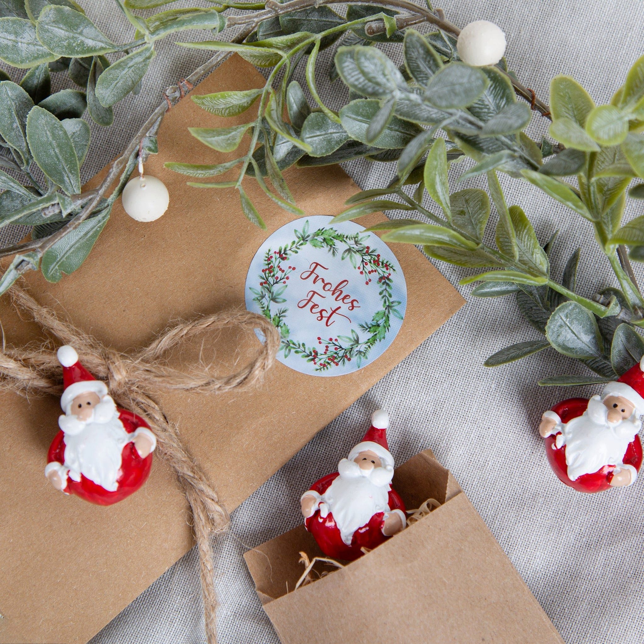 Logbuch-Verlag Dekofigur 12 Mini Nikolaus Figuren – kleines Geschenk Weihna günstig online kaufen