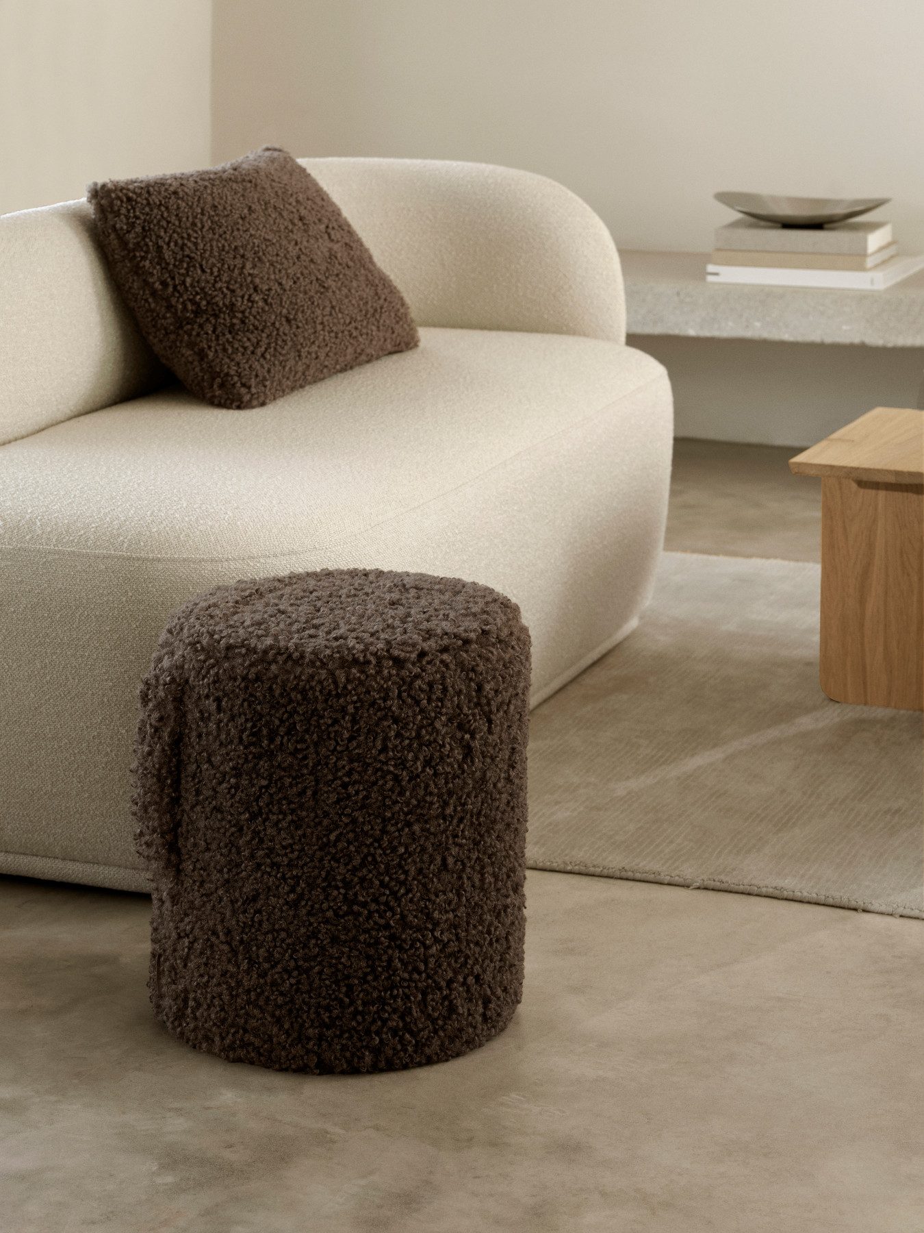blomus Hocker -TEDDY- Sitzhocker, Kuschelhocker, Wohnzimmerhocker modern (1 Hocker), Flauschig weicher Bezug, Mit Trageschlaufe, zertifiziert