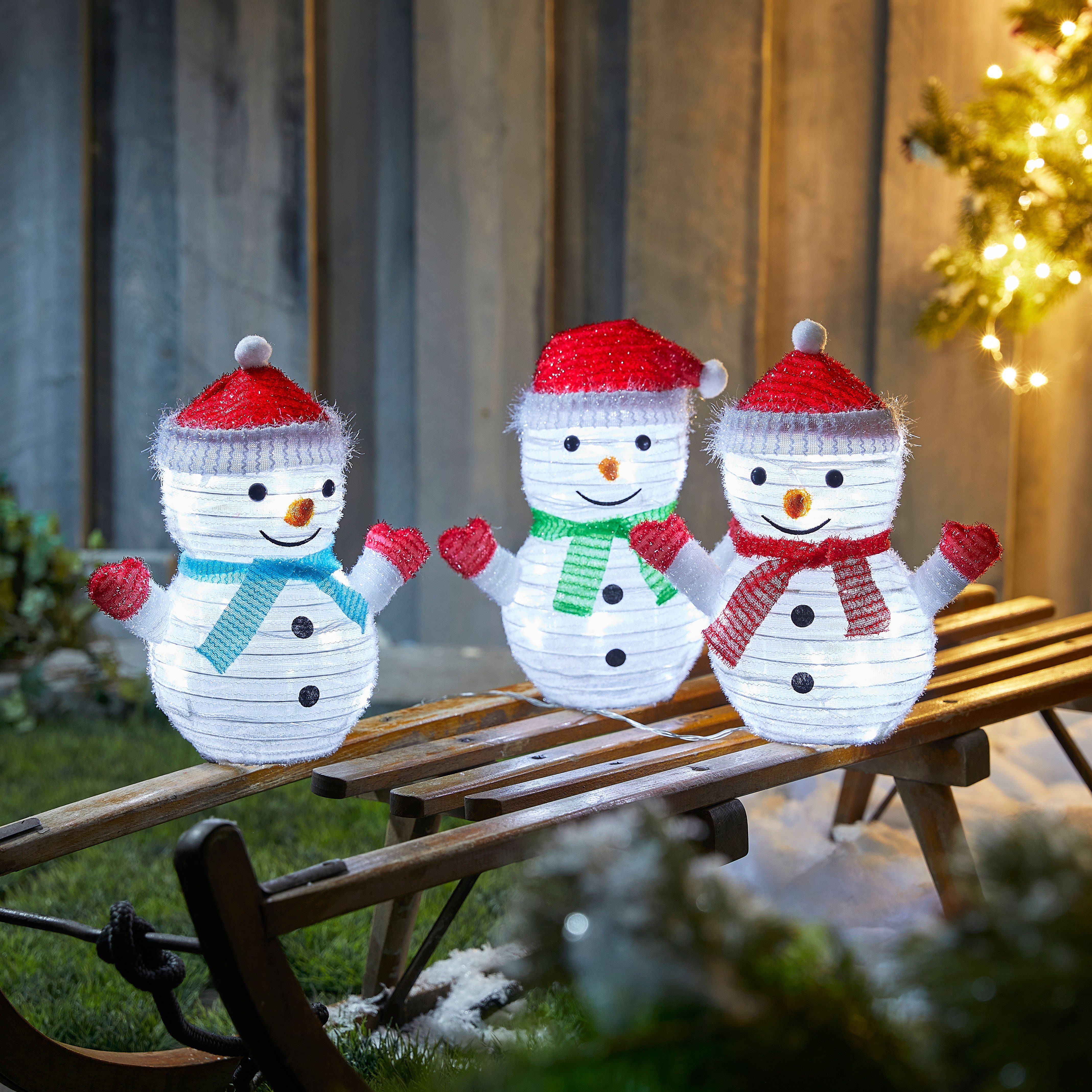 Northpoint Weihnachtsfigur LED Weihnachtsfiguren mit integriertem Timer 3er Set Schneemann, zusammenfaltbar für Innen und Außen Gartendekoration Winterdekoratio – Bild 5 von 5