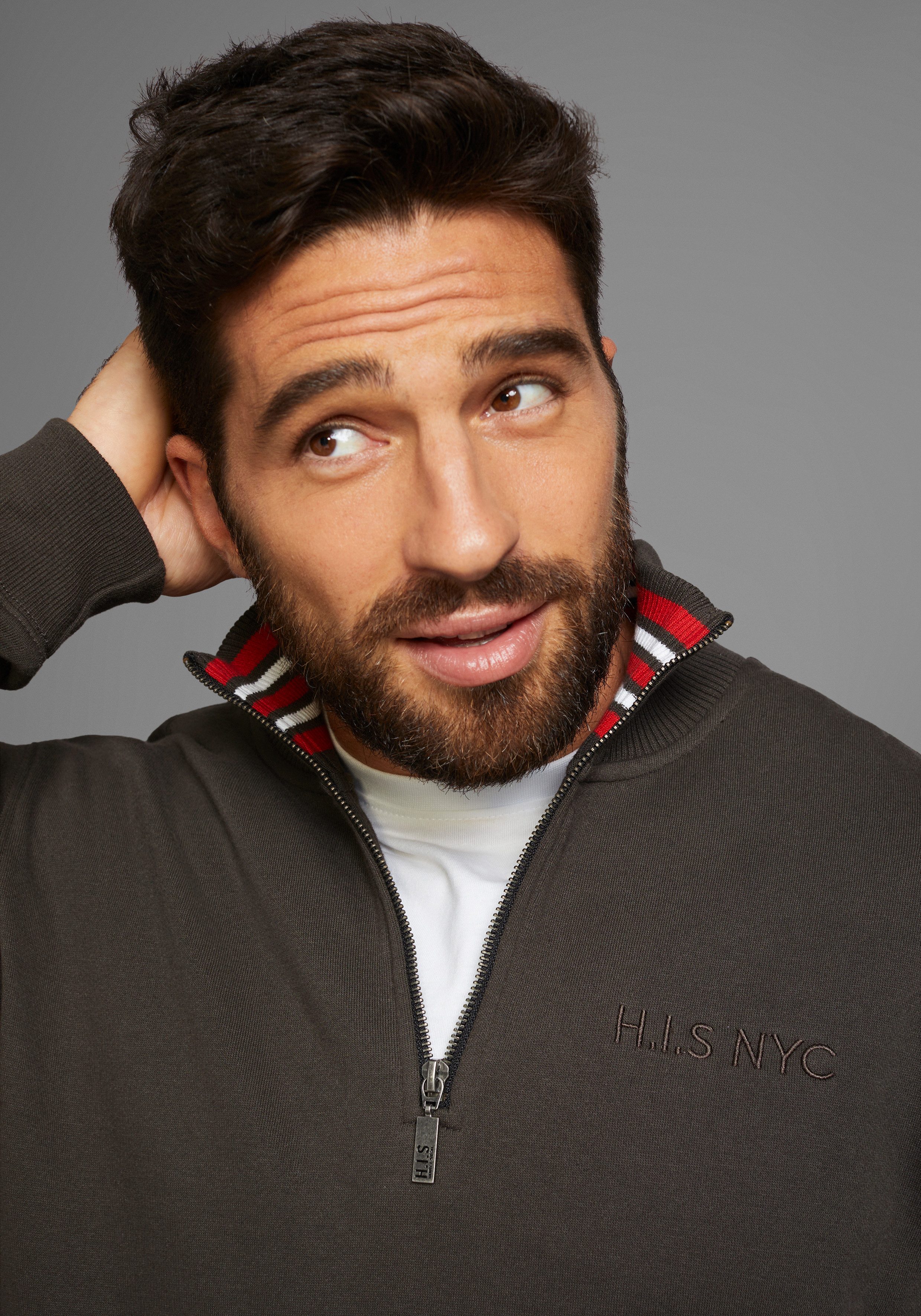 H.I.S Sweatshirt unifarben, aus dehnbarer Sweatware, mit Logostickerei