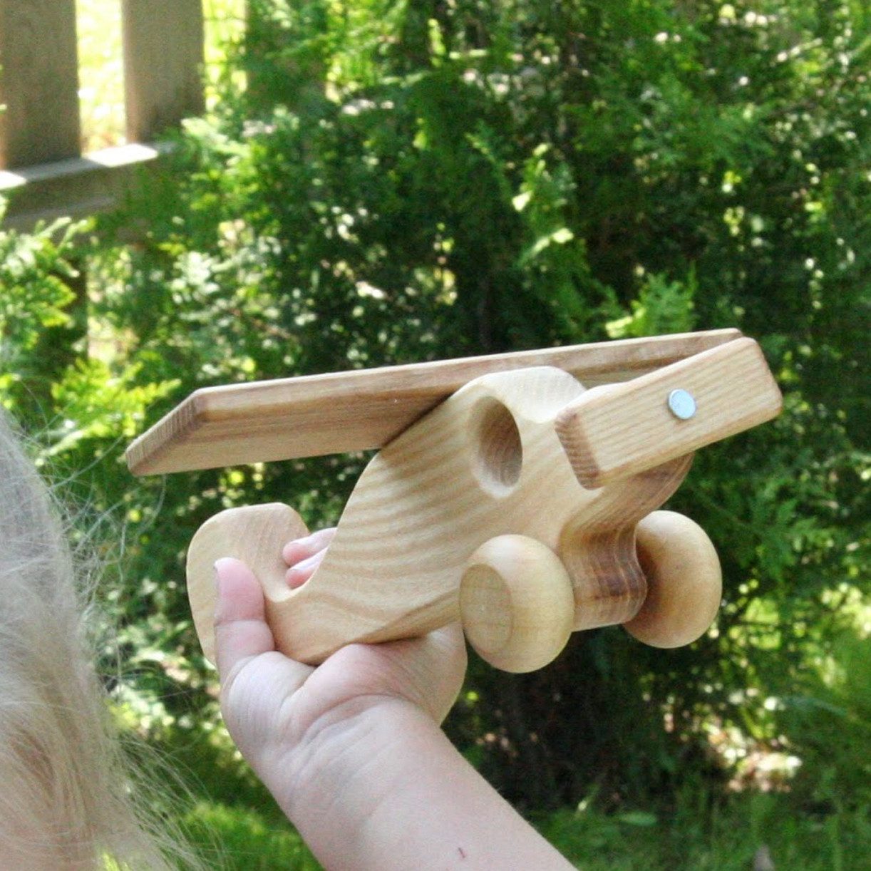 Lotes Toys Spielzeug-Flugzeug Holz Flugzeug mit Propeller 1 Sitzer, (packung, 1-tlg., spar set), besteht aus fein geschliffenem Eschenholz