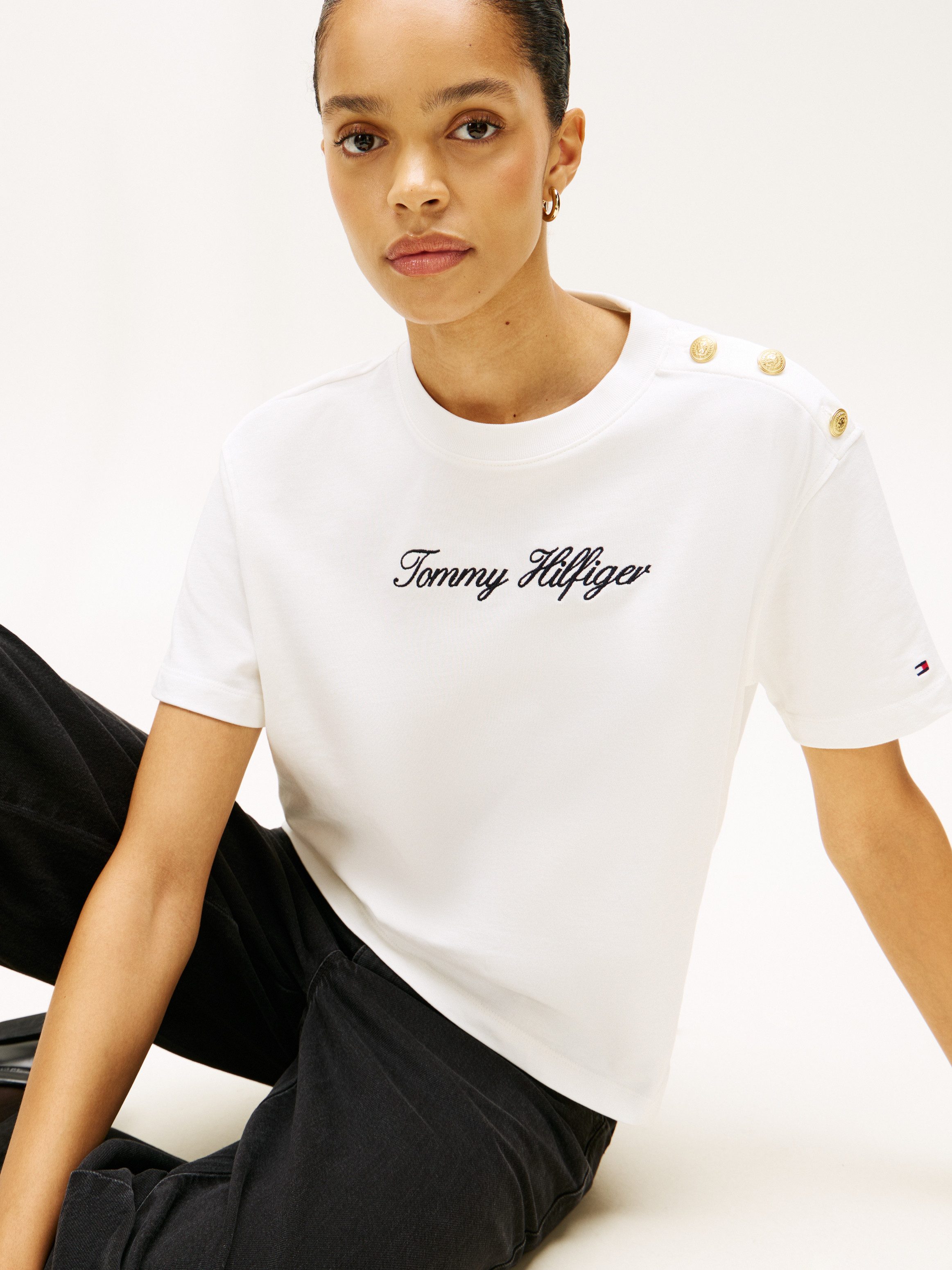 Tommy Hilfiger Kurzarmshirt GOLD BTN SCRIPT MDRN SS TEE mit goldfarbenen Knöpfen