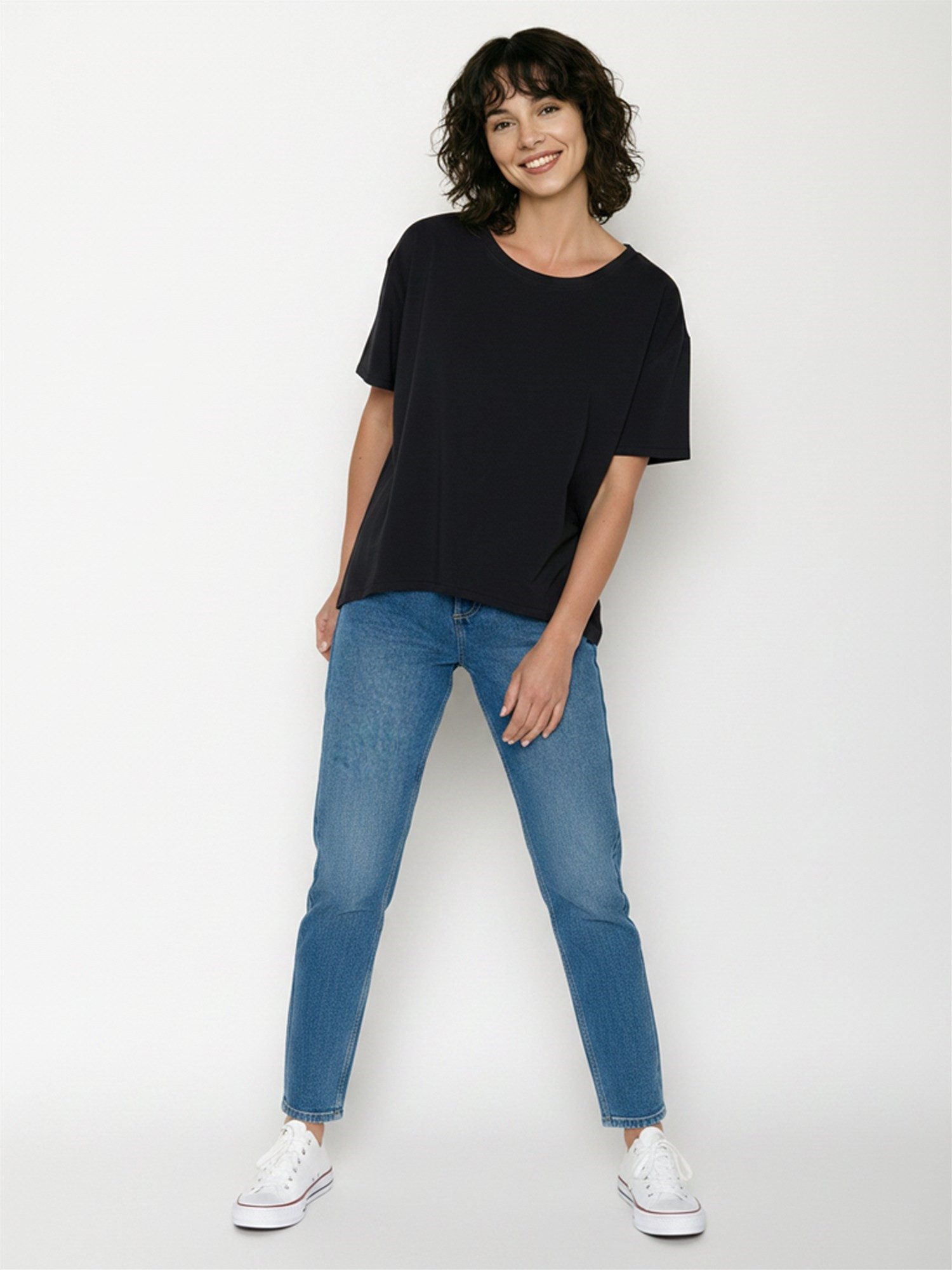 GreenBomb T-Shirt Feel Basic Motiv Basic (1-tlg., 1) lockerer Schnitt, leichter Fall, vorne kürzer als hinten
