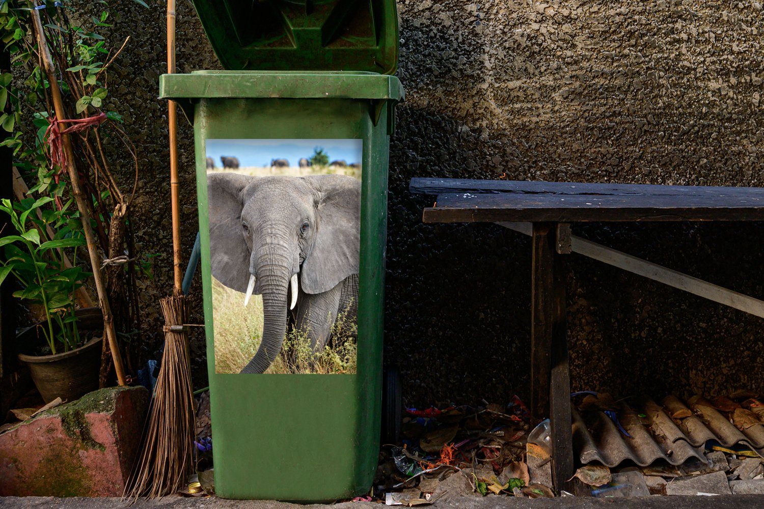 Tiere Mülltonne, Abfalbehälter (1 Mülleimer-aufkleber, - - Natur St), Elefant - Wandsticker MuchoWow Container, Sticker, Gras