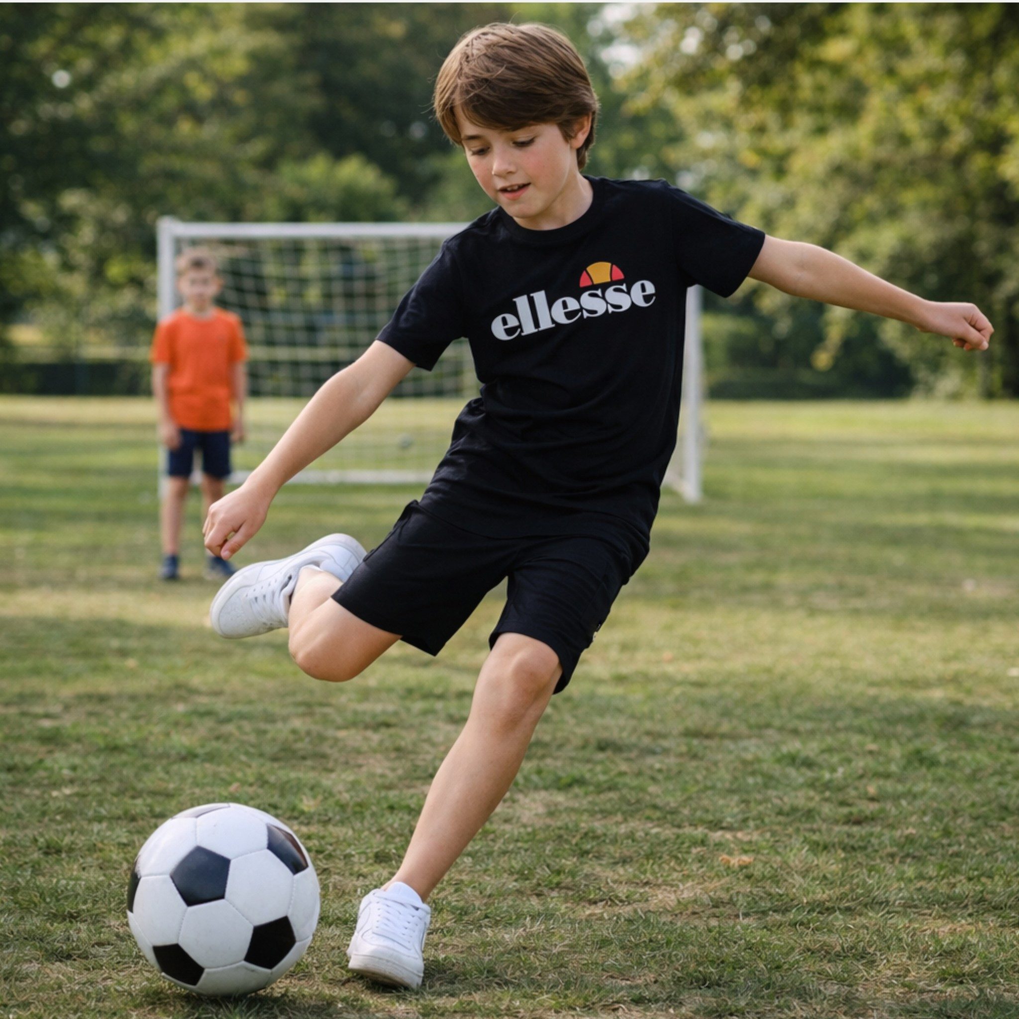 Ellesse T-Shirt & Shorts ellesse Jungen Sportanzug 2-Teiler T-Shirt & Cargo-Shorts Set (Set, Sport T-Shirt + Kurze Hose Cargoshorts mit Taschen) Jungen Sommerset Sportanzug Cargoshorts + T-Shirt