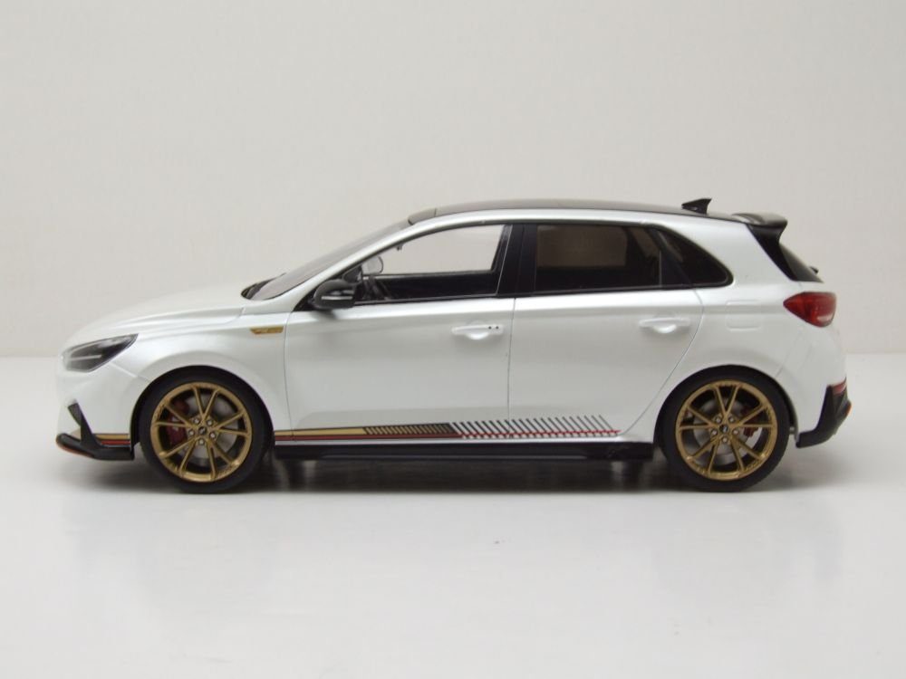 MCG Modellauto Hyundai i30 N Limited Edition 2021 weiß metallic, Maßstab 1:18