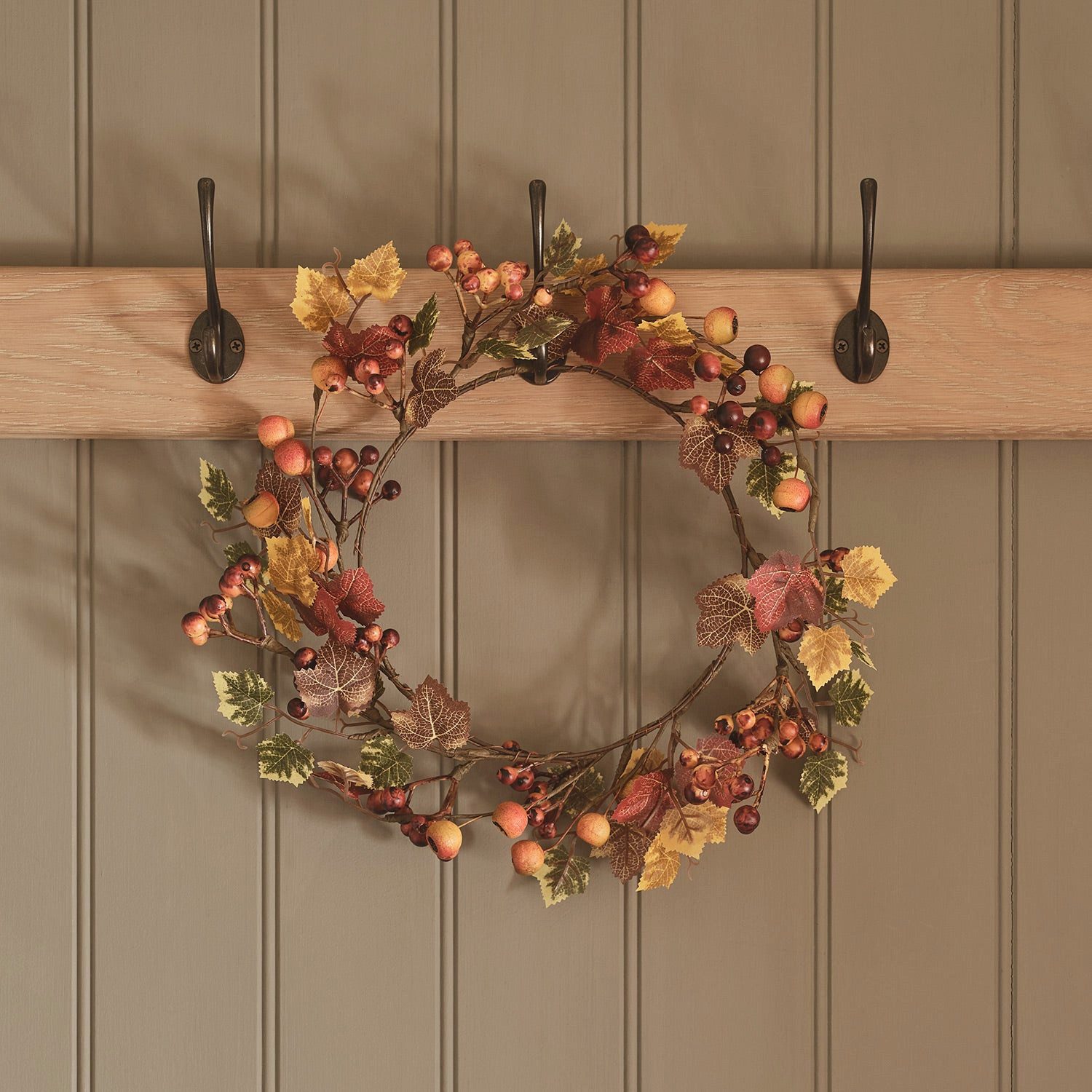 Kunstkranz 40cm Herbstkranz mit Beeren, Lights4fun