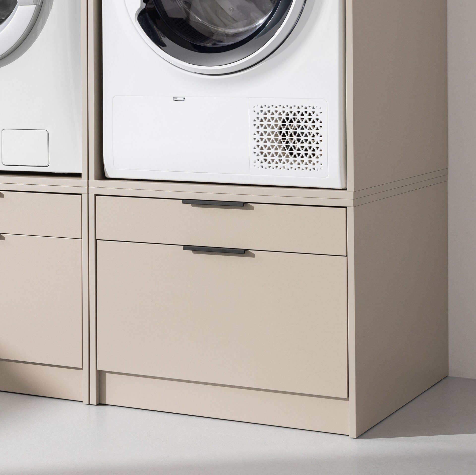 FACKELMANN Waschmaschinenunterschrank Unterbau-Schrank, Wäschekorb-Auszug, Kaschmir-Finish