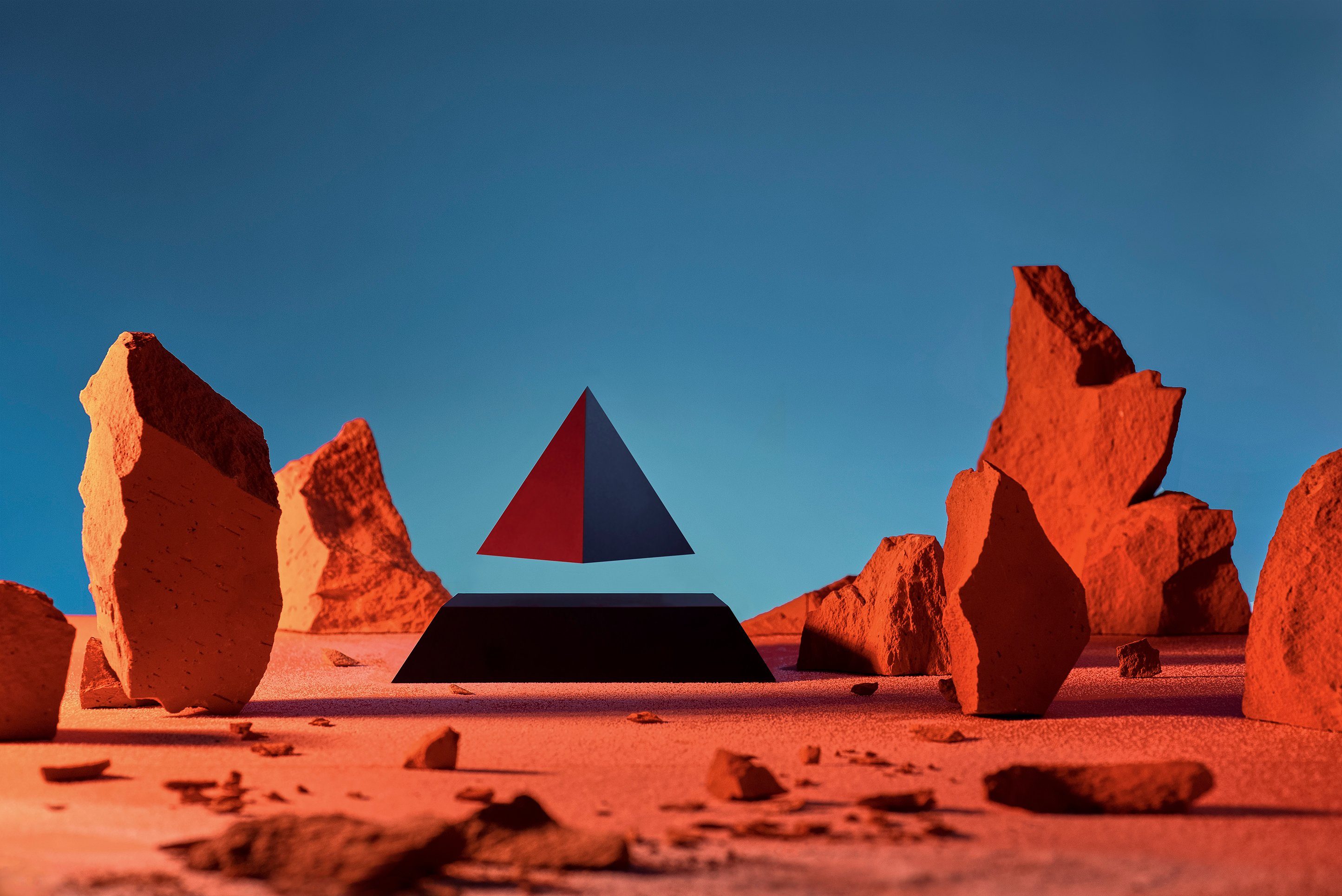 Dekoobjekt Pyramide FLYTE Py, schwebende Basis Schwarz Py, Schwarz,Pyramide