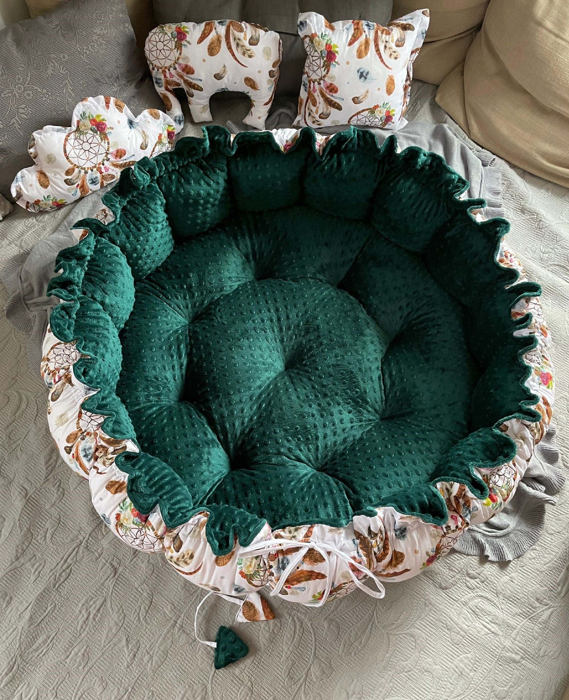 Loolay Bettnestchen XXXL ENGELSNEST Babykokon + 3x Kissen MINKY/ Baumwolle Babynestchen, (als Nestchen Ø90cm; als Krabbeldecke Ø155cm, BABYNEST Spielmatte Reisebett Kissen Spielunterlage), LOOLAY® - 100% Europäische Stoffe und Kleinserien-Nähen!