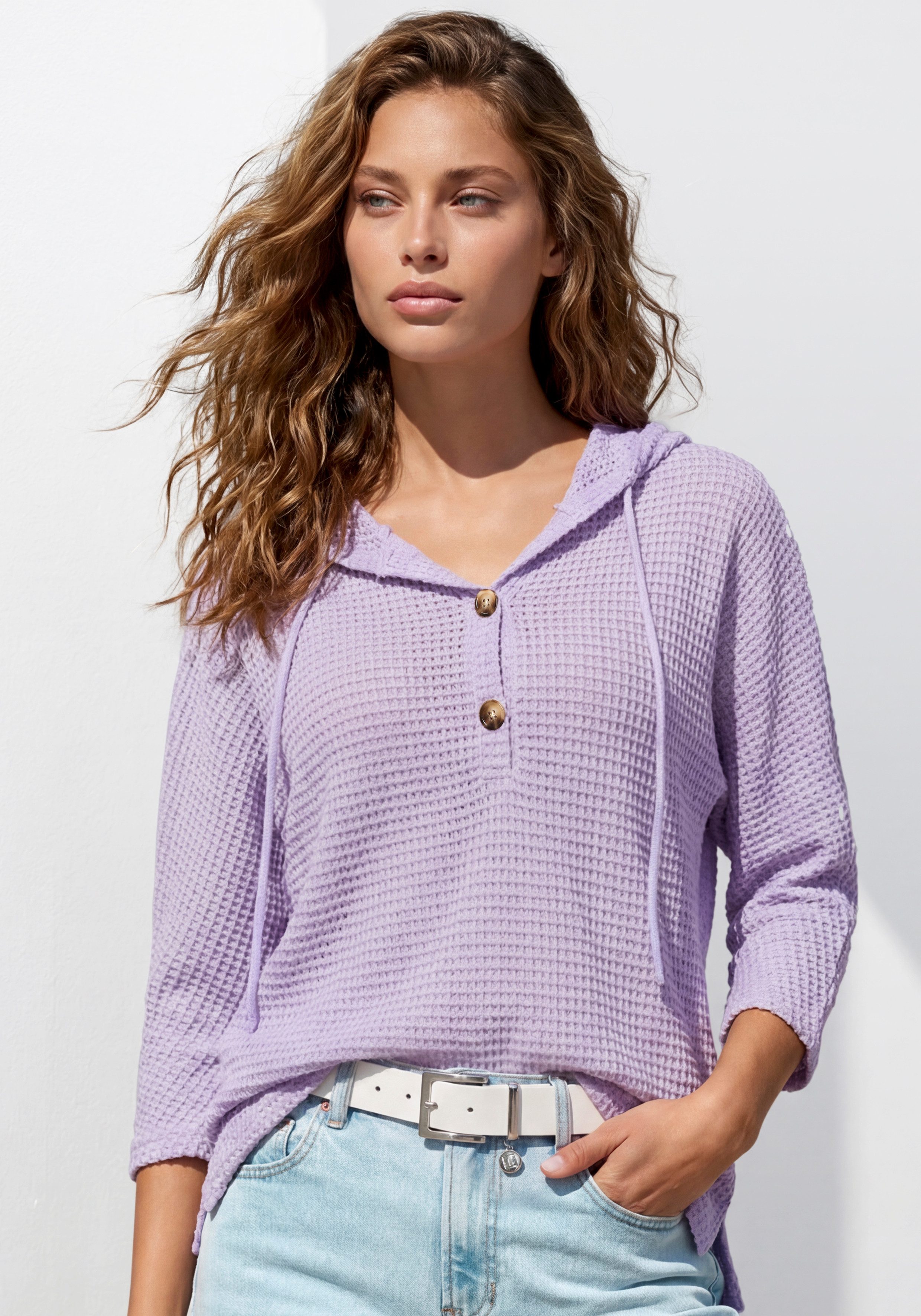 LASCANA Kapuzenshirt aus sommerlichem Waffelstrick Sommerhoody mit Knopfleiste. € 29,99, (€ 29,99 pro 1 Stk).