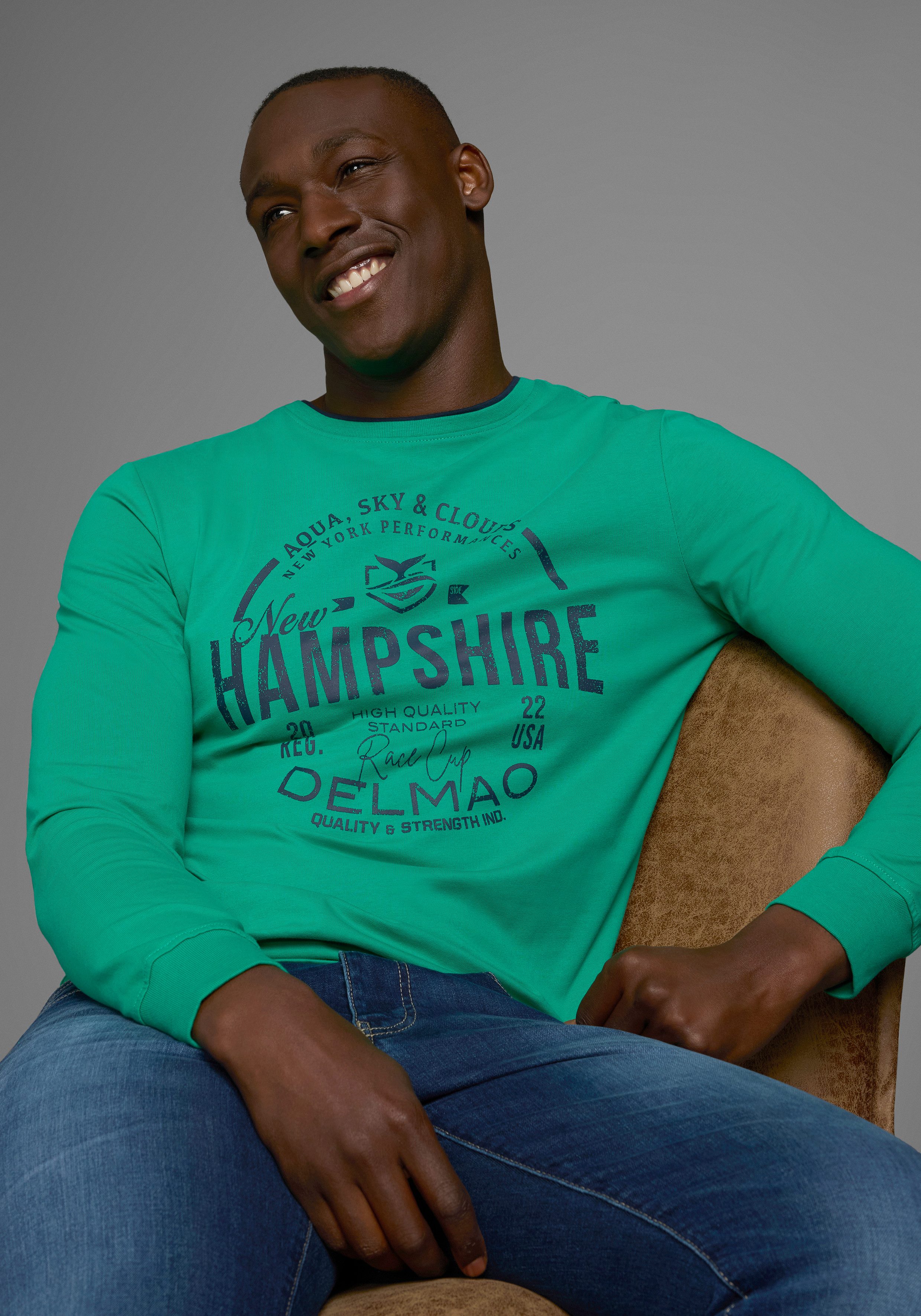 DELMAO Langarmshirt mit modernem Print - NEUE KOLLEKTION