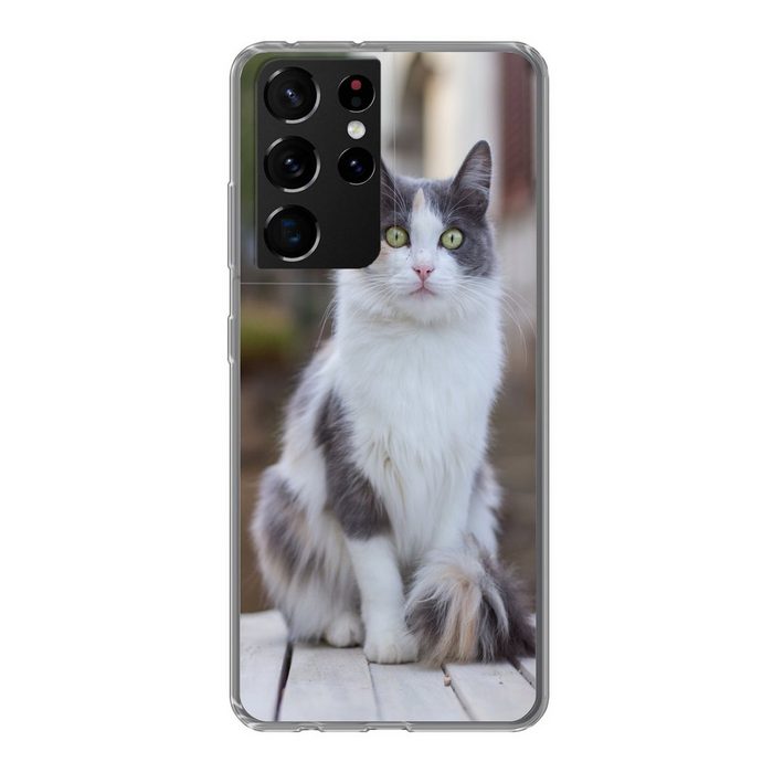 MuchoWow Handyhülle Katze - Porträt - Tisch - Mädchen - Kinder - Jungen Phone Case Handyhülle Samsung Galaxy S21 Ultra Silikon Schutzhülle