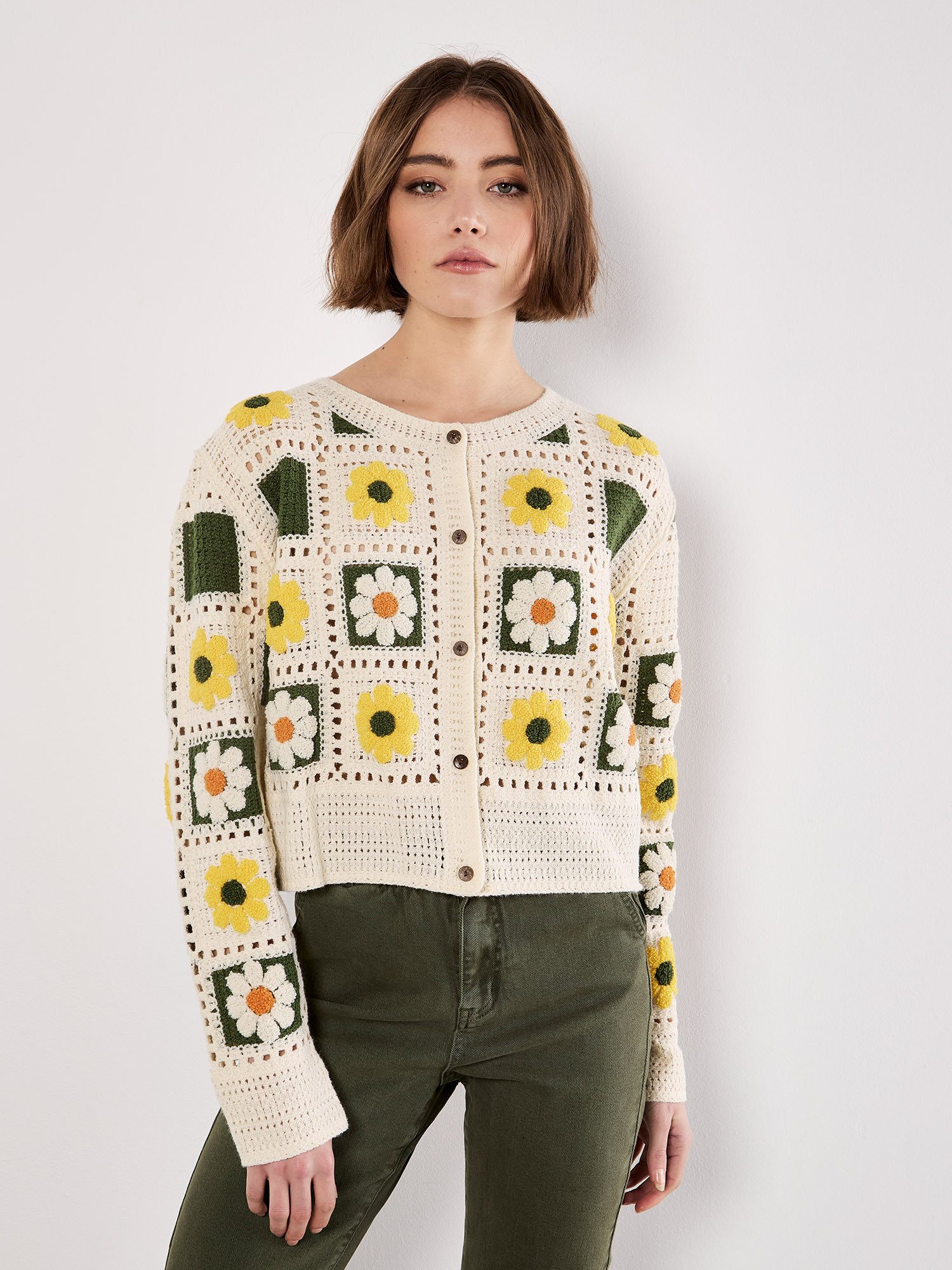 Apricot Strickjacke Kurze Strickjacke, mit gehäkeltem Patchwork-Design