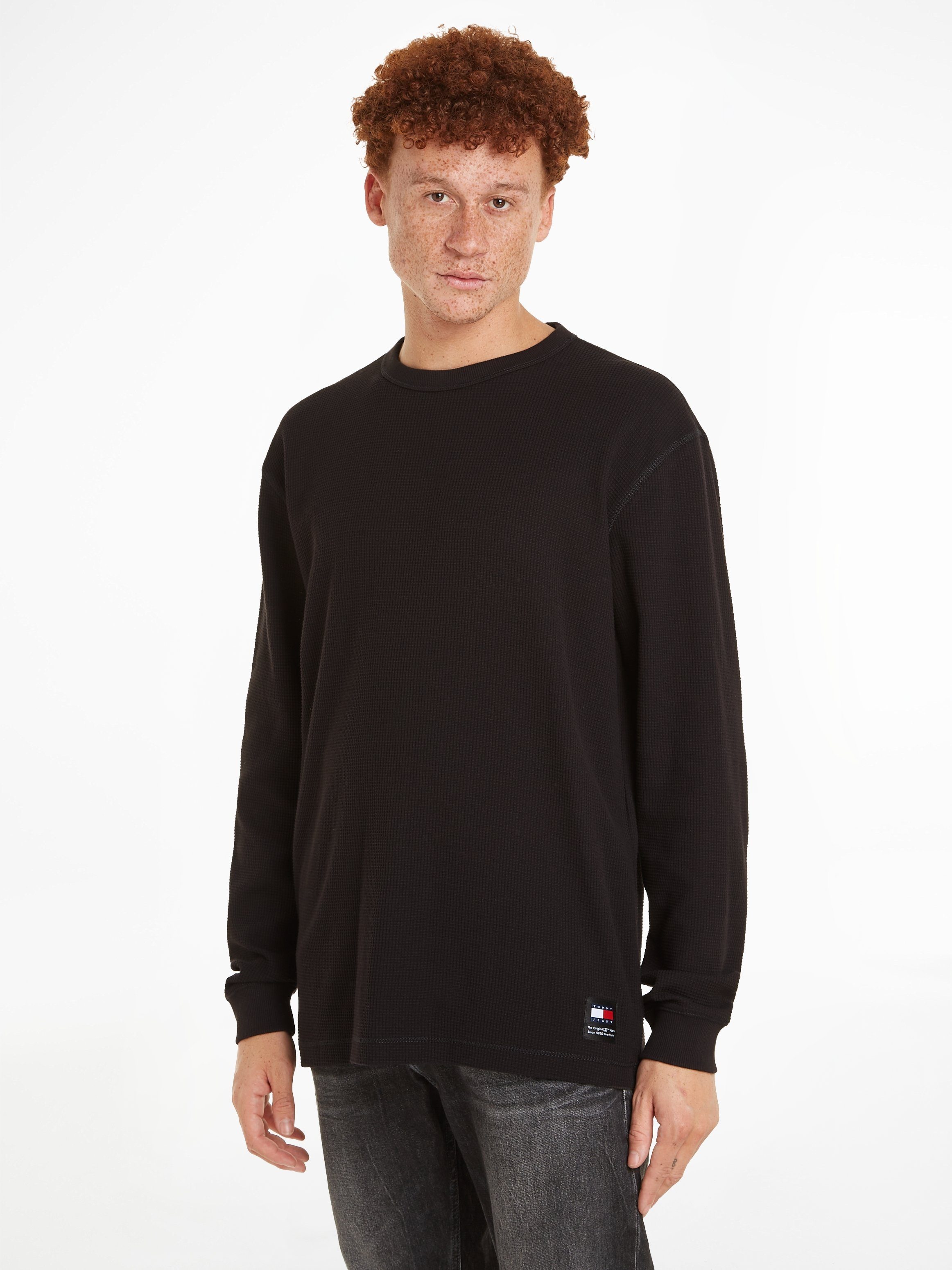 Tommy Jeans Langarmshirt TJM REG LS WAFFLE TEE mit Markenlabel am Bund Black