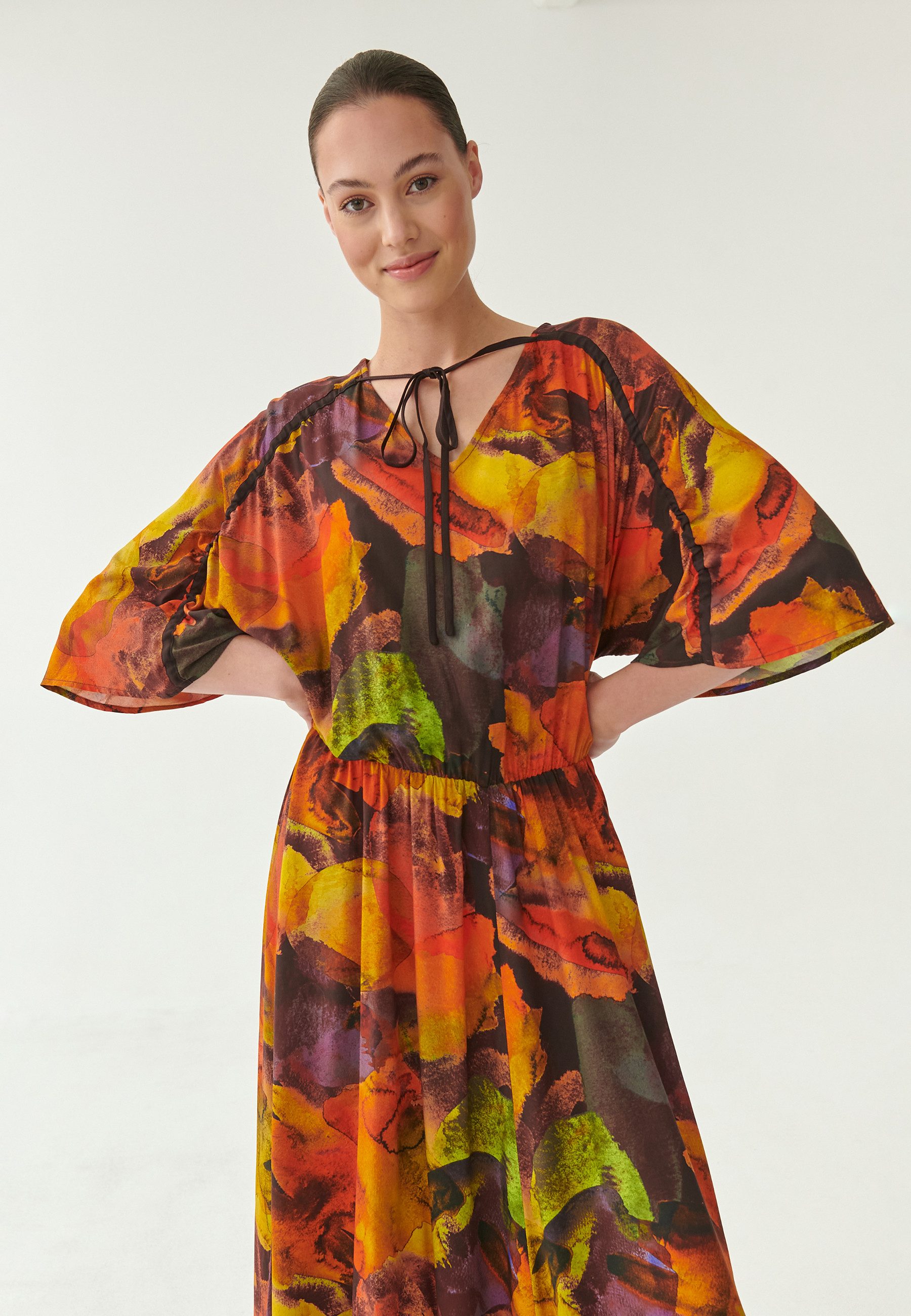 TATUUM Midikleid Damen-Midikleid Mit Aufdruck Pezani