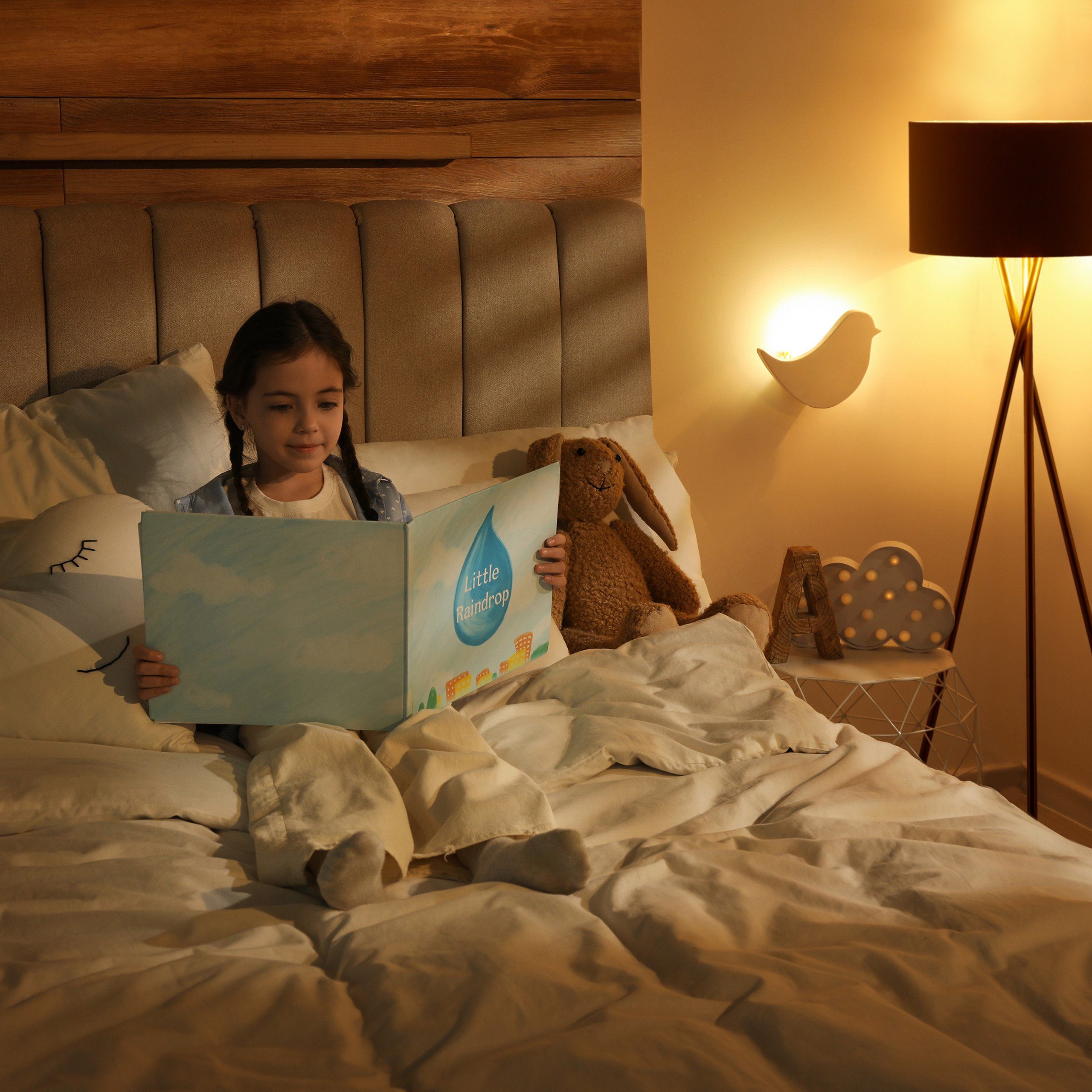 relaxdays Stehlampe Dreibein Stehlampe in Weiß & Gold, Ein- und Ausschalten per Trittschalter, Leuchtmittel nicht enthalten, E27-Fassung, max. 60 W, Warmweiß