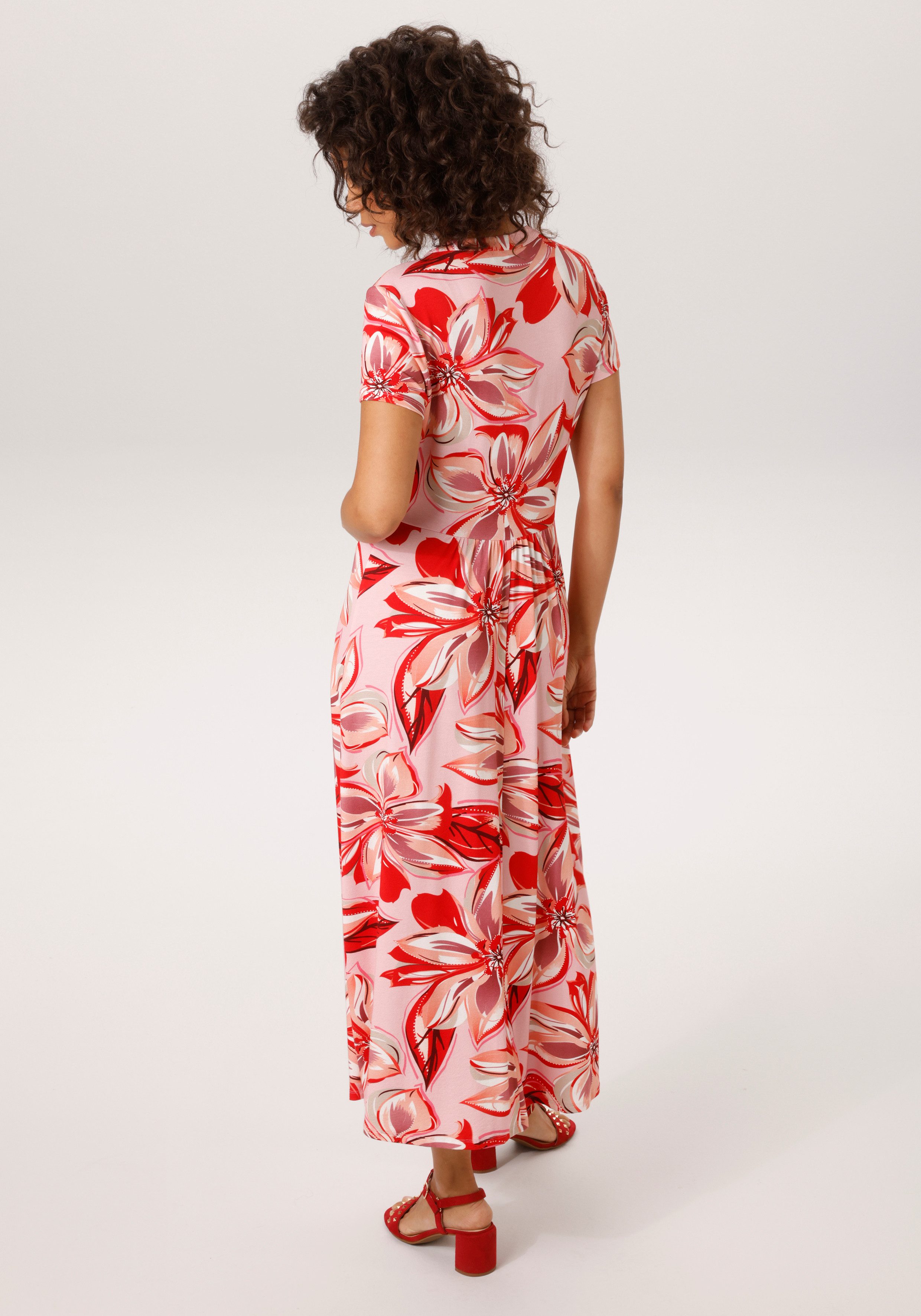 Aniston CASUAL Sommerkleid mit farbharmonischen, großflächigen Blüten bedruckt - NEUE KOLLEKTION