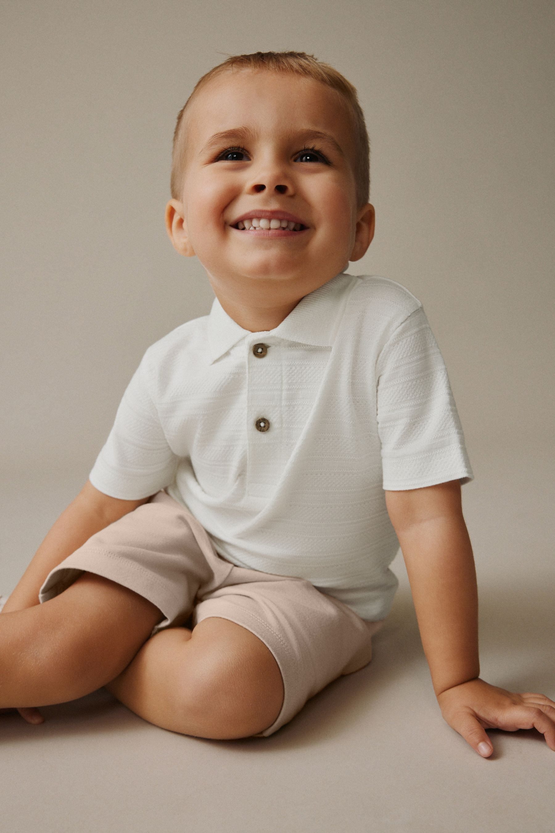 Next Shirt & Shorts Strukturiertes Kurzarm-Poloshirt und Shorts (2-tlg)