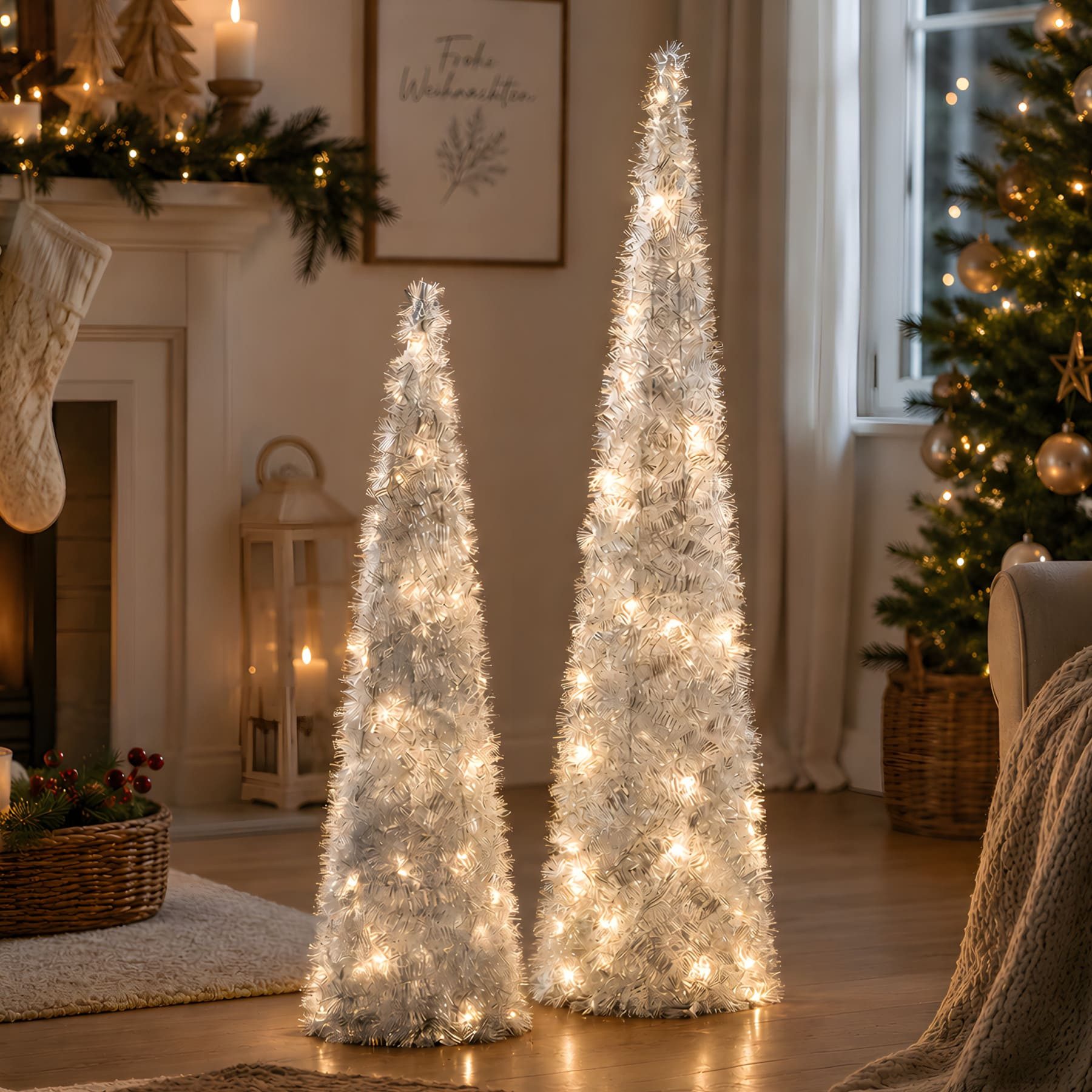 Frank Flechtwaren Künstlicher Weihnachtsbaum "Silberglimmer" 2er Set LED Kegel, Weihnachtsdeko, Weihnachtsfigur, beleuchtet, 60 + 80 cm hoch, Tannenbaum Alterna – Bild 4 von 5