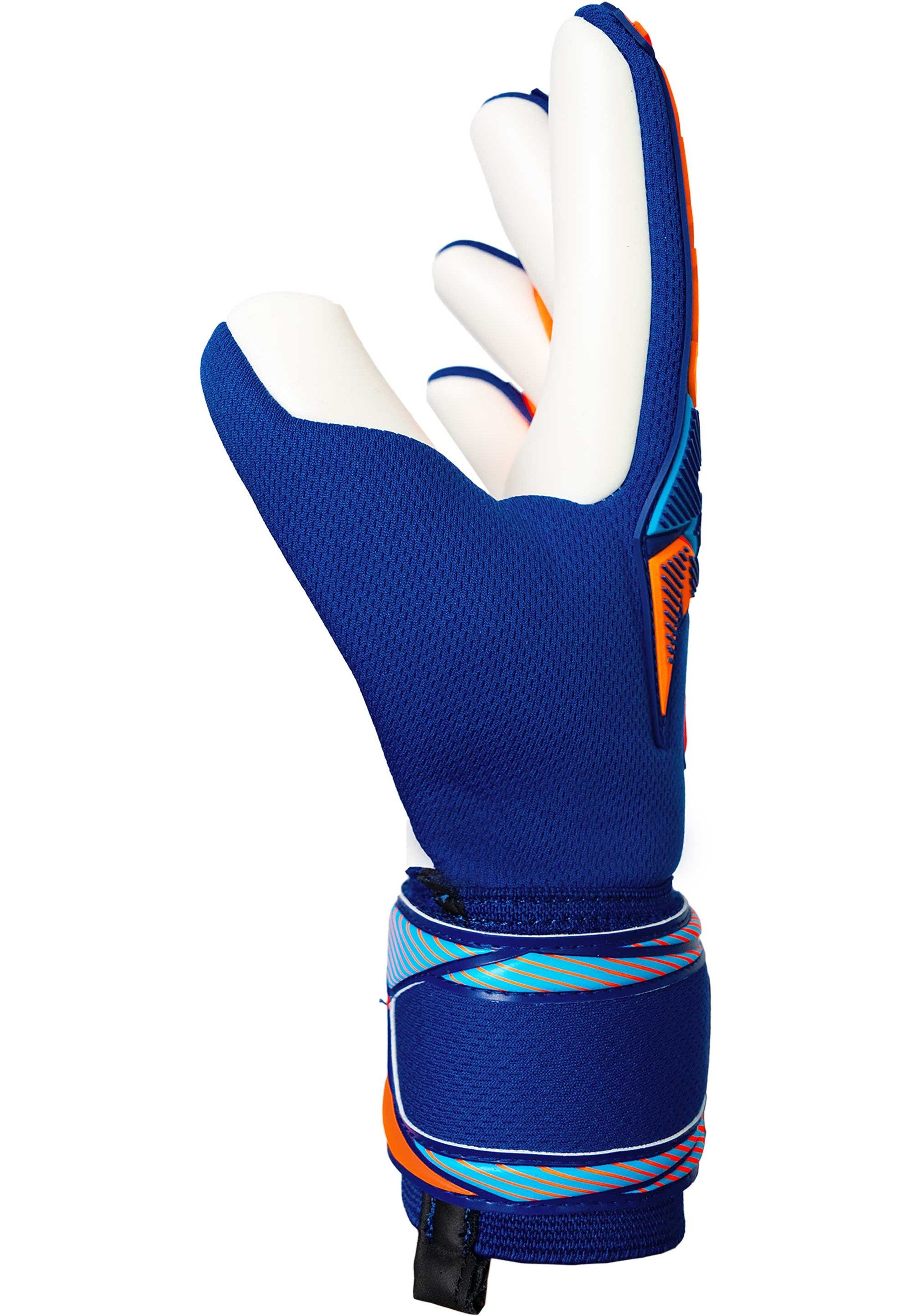 Reusch Torwarthandschuhe Attrakt Freegel Advance mit Komfort und zuverlässiger Stabilität