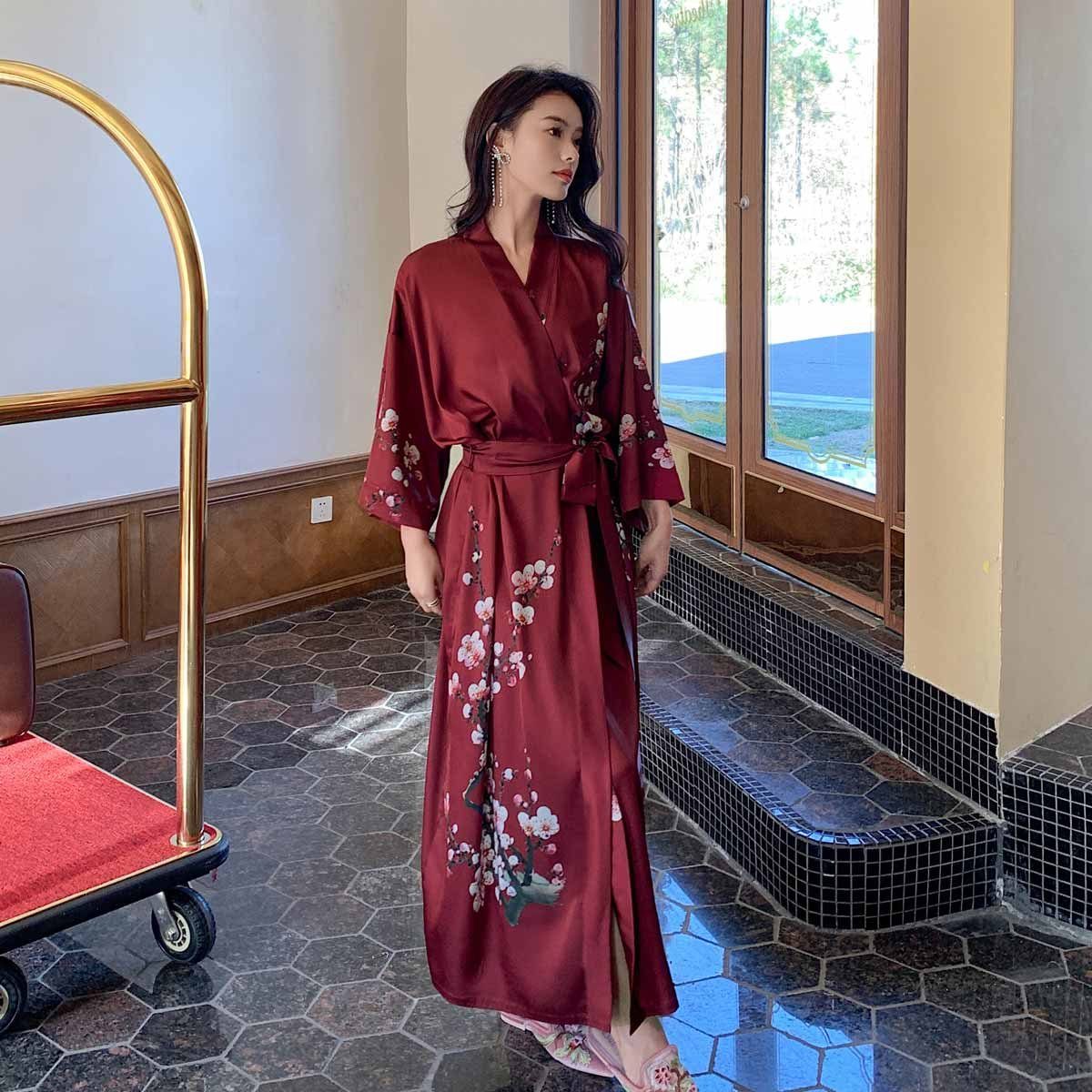 Vivi Idee Morgenmantel Schlafmantel Bademantel kimono lang leicht satin Einheitsgröße, Prunus mume