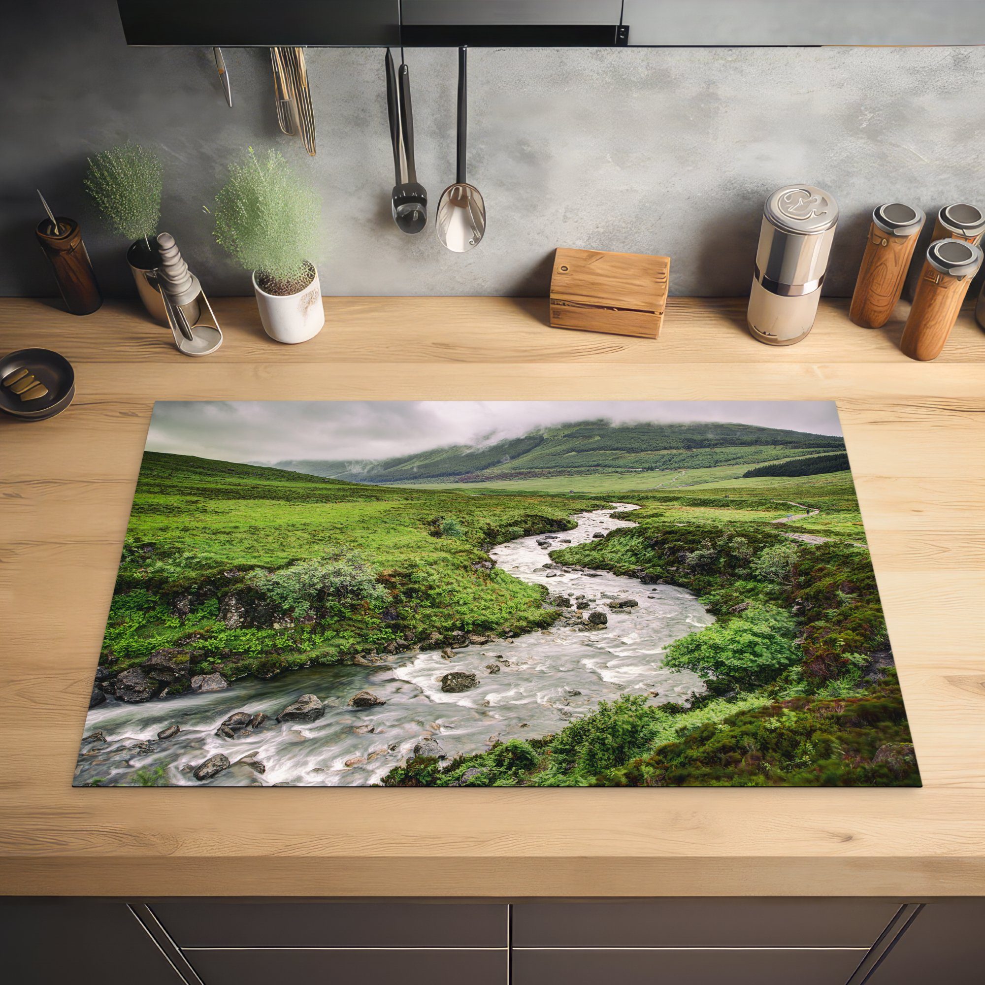 MuchoWow Herdblende-/Abdeckplatte Fluss in Induktionskochfeld (1 Schutz cm, Schottland, für die tlg), Vinyl, Ceranfeldabdeckung 81x52 küche