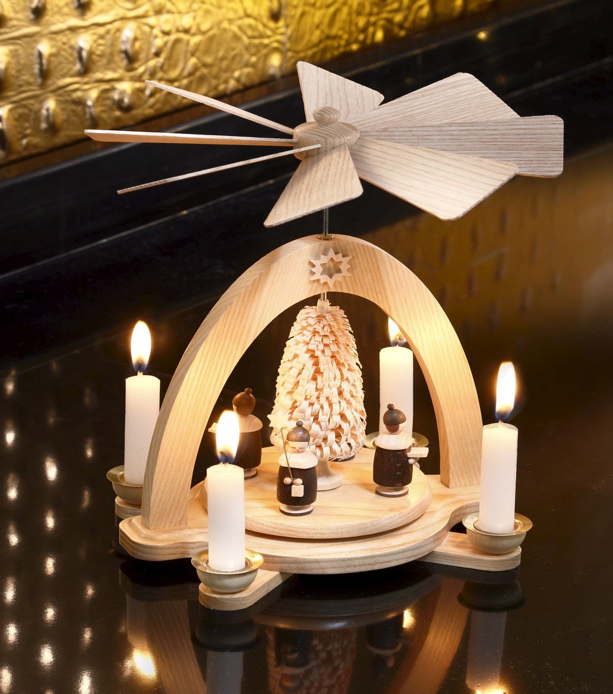 Albin Preissler Weihnachtspyramide mit Kurrende, Handwerkskunst aus dem Erzgebirge, Weihnachtsdeko aus Eschenholz