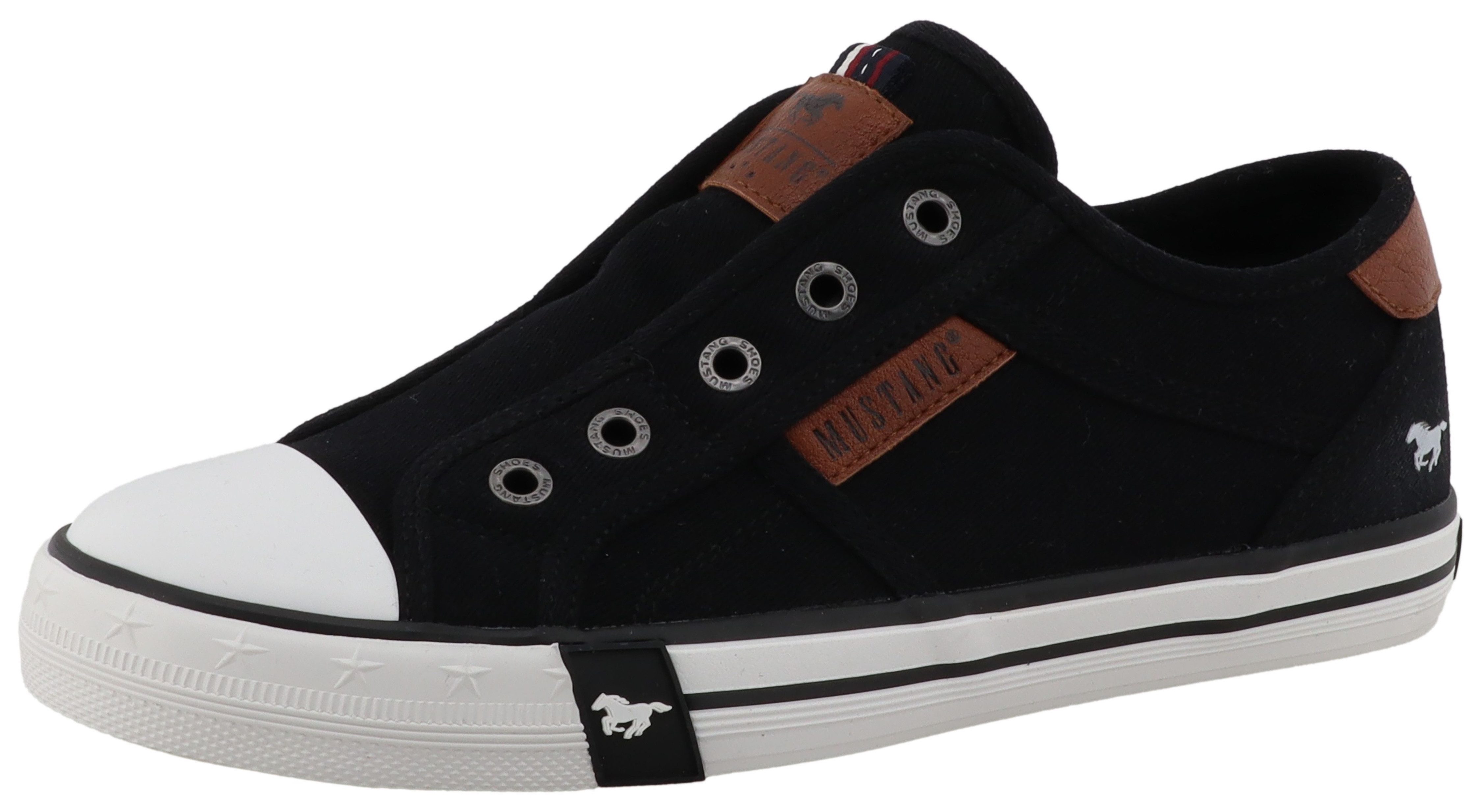 Mustang Shoes Winona Slip-On Sneaker Freizeitschuh, Slipper, Halbschuh mit Logo-Aufnähern
