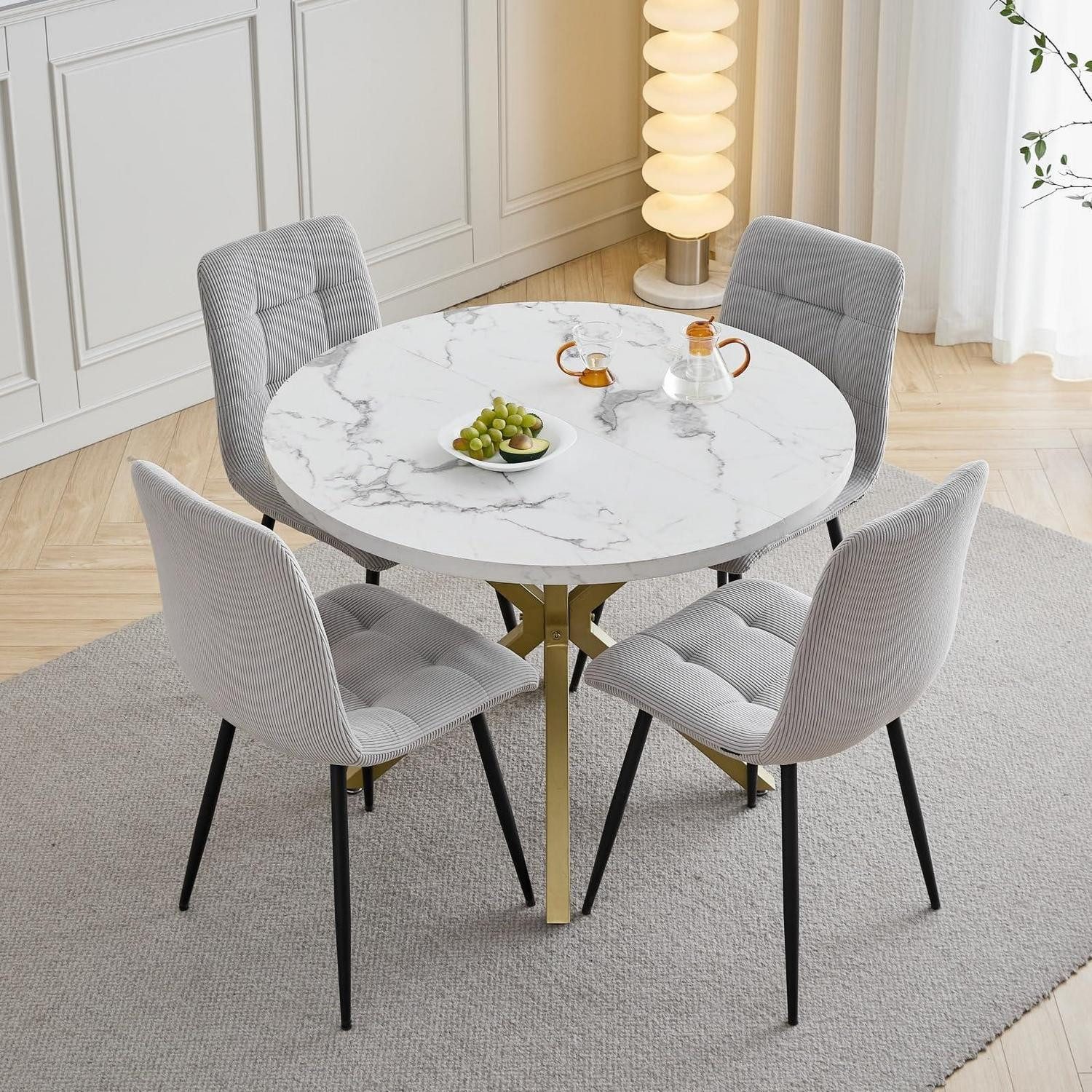 LuxusKollektion Esstisch Esstisch Stuhlset Goldfarbene Metallbeine hellgrau 1 Tisch 4 Stühle 5 (1-St)