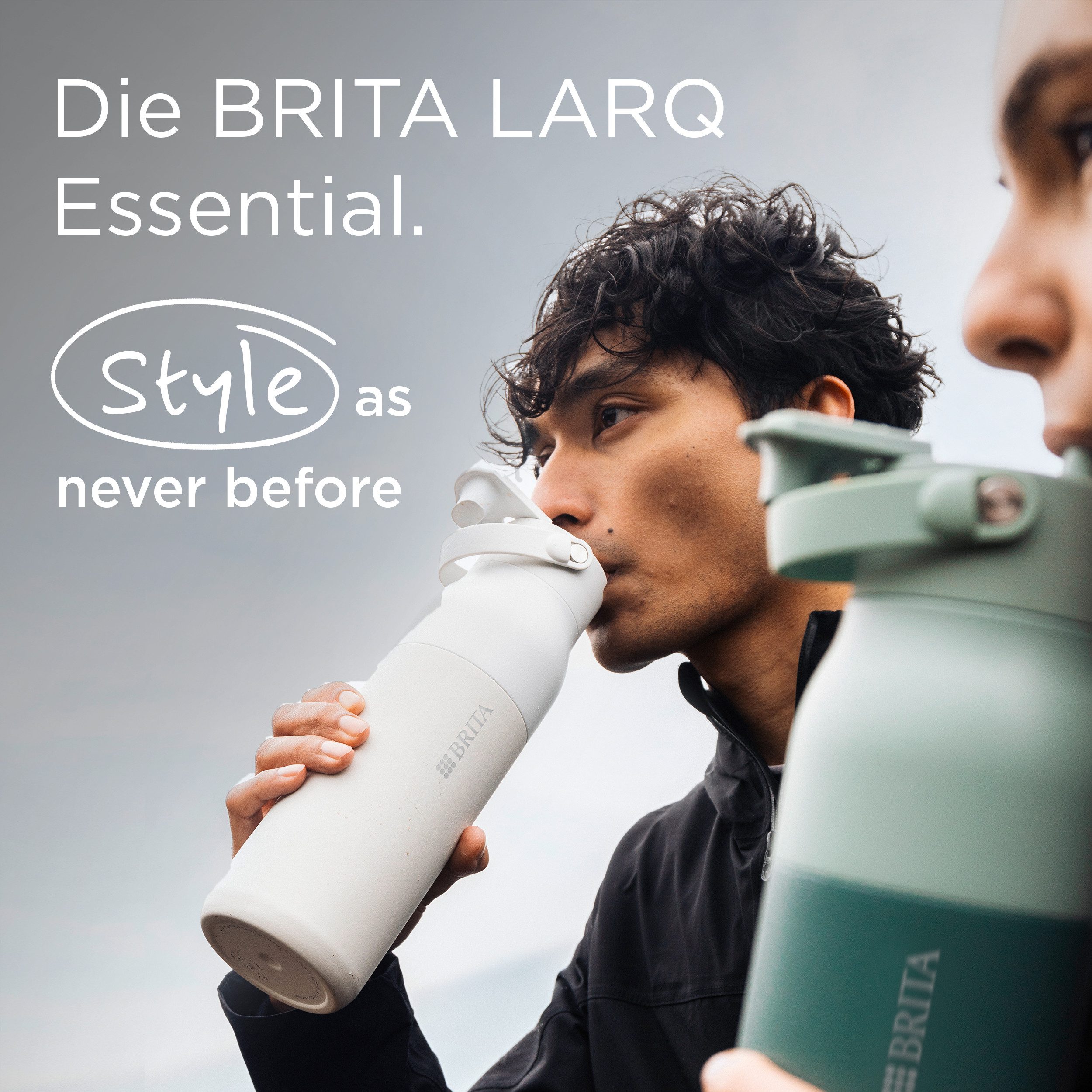 BRITA Trinkflasche BRITA LARQ Essential Trinkflasche (680ml) weiß mit Strohhalm, Edelstahl Wasserflasche mit doppelwandiger Isolierung - hält 24h kalt