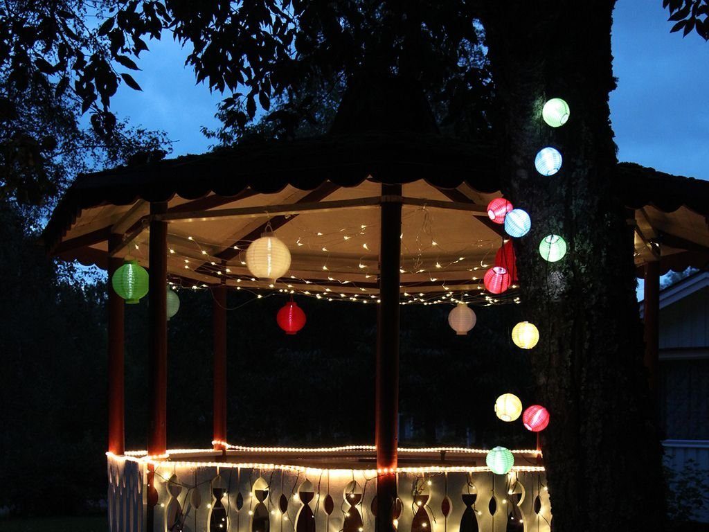 STAR TRADING LED Lampion LED Solar Lampion f. Balkon Terrasse Garten 25cm Sensor m. Haken blau, LED Classic, Neutralweiß (3300K bis 5300K)