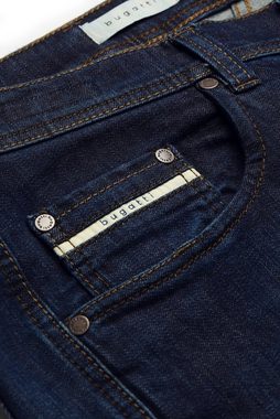 bugatti 5-Pocket-Jeans mit einem leichten Used Look