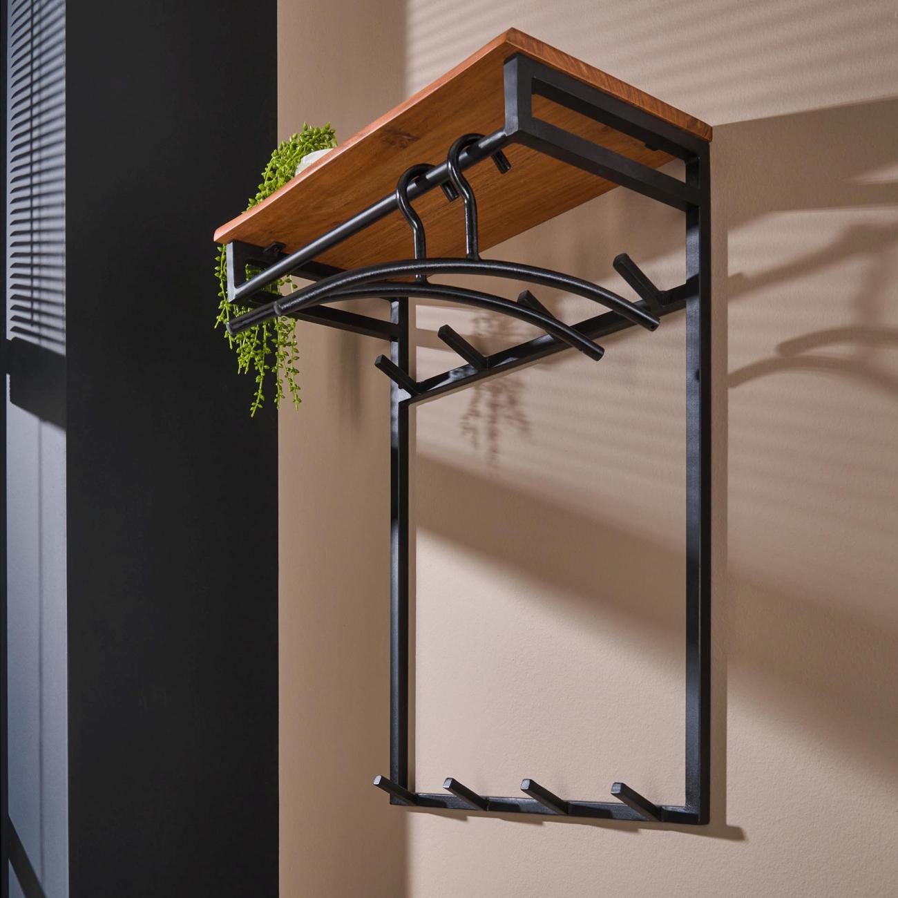 Feeling4Home Garderobe Flidna - Akazie massiv Natur, Hutablage, 8 Haken & Stange, Unikat mit schwarz geschliffene Metallgestell und Hutablage