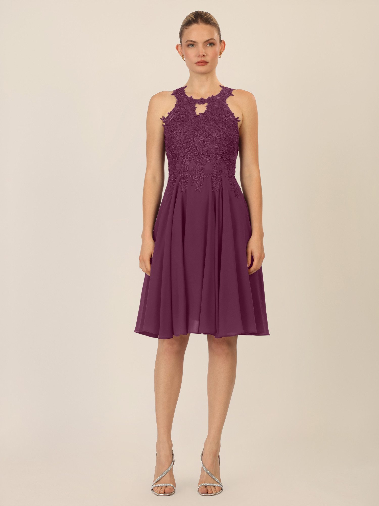 Apart Cocktailkleid mit Cut-Out-Rücken