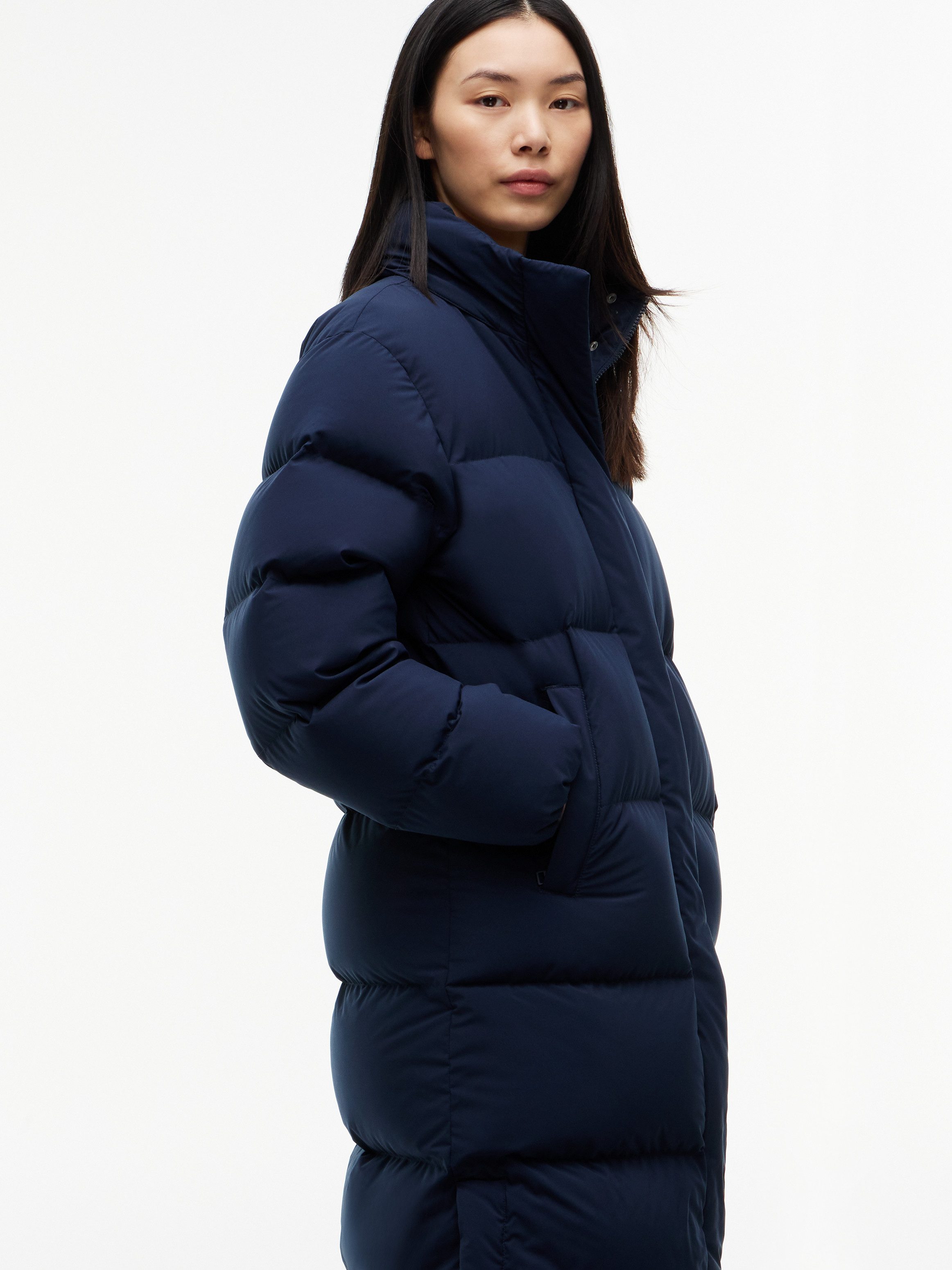 Tommy Jeans Steppmantel TJW ALASKA LONG PUFFER EXT mit seitlichen Schlitzen mit Druckknopfverschluss