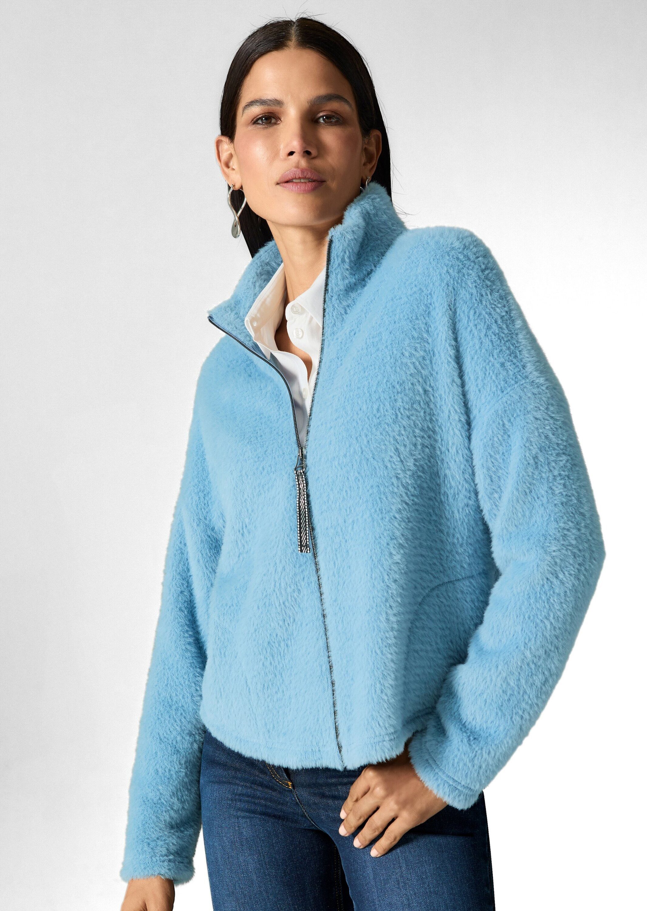 MADELEINE Outdoorjacke Trendige Kurzjacke mit Stehkragen Kuscheliger Webpelz mit sportivem Reißverschluss und langen Ärmeln