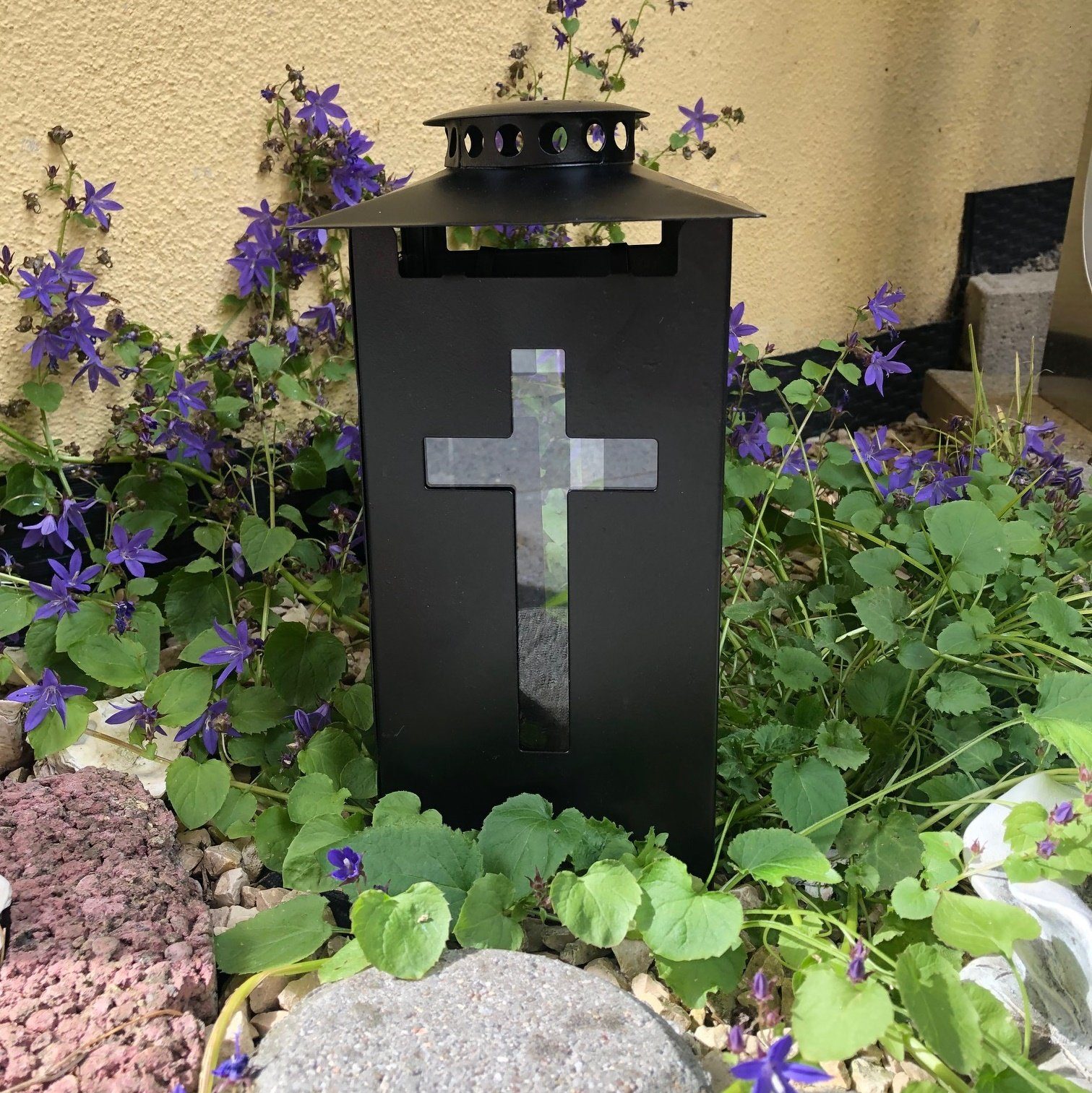 Radami Gartenfigur Laterne Grab Grablaterne Grablicht Grabschmuck mit für Windlicht Kreuz