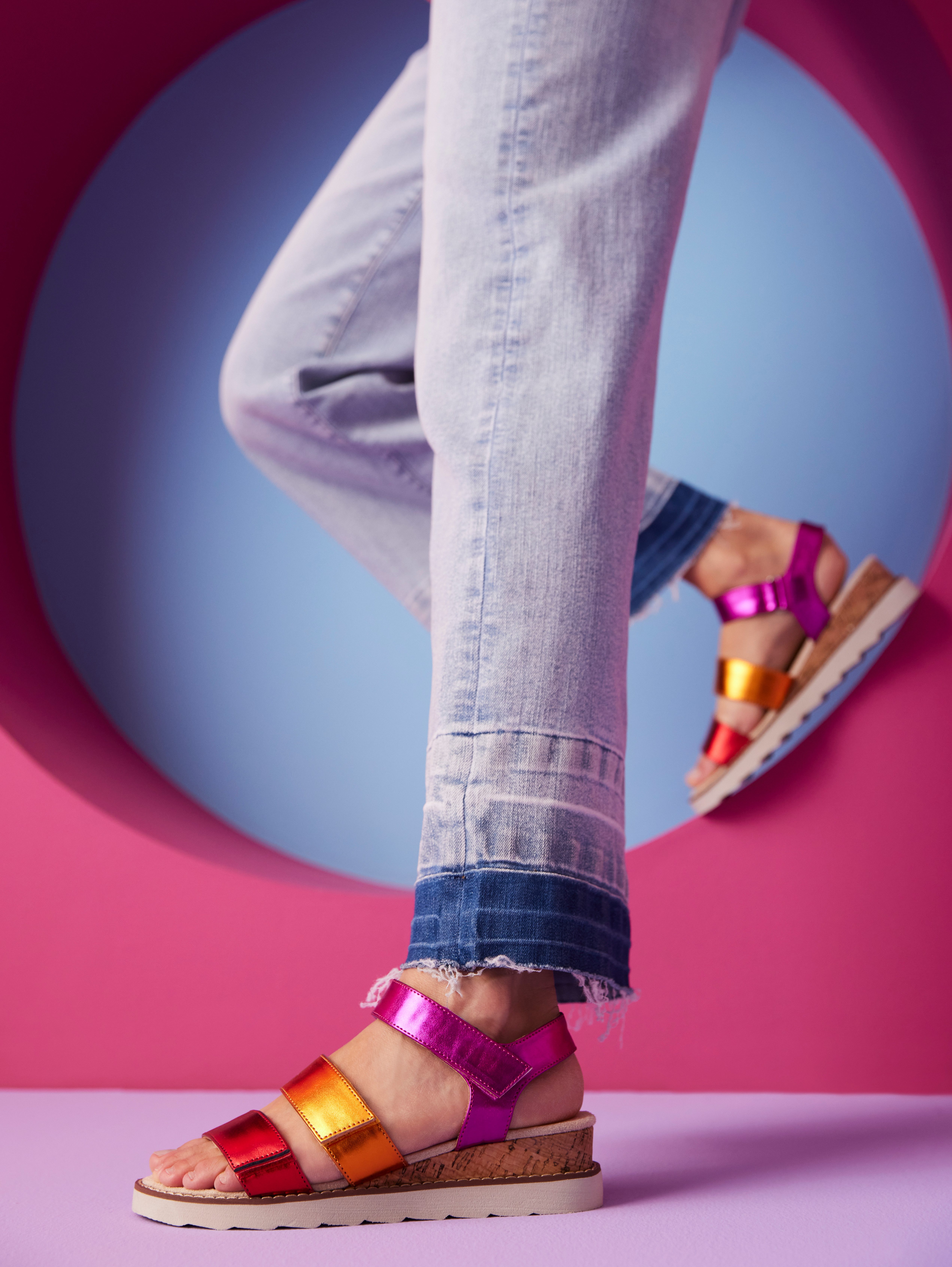 Aniston SHOES Keilsandalette, Sandale, Sommerschuh, Klettschuh, Metallic-Op günstig online kaufen