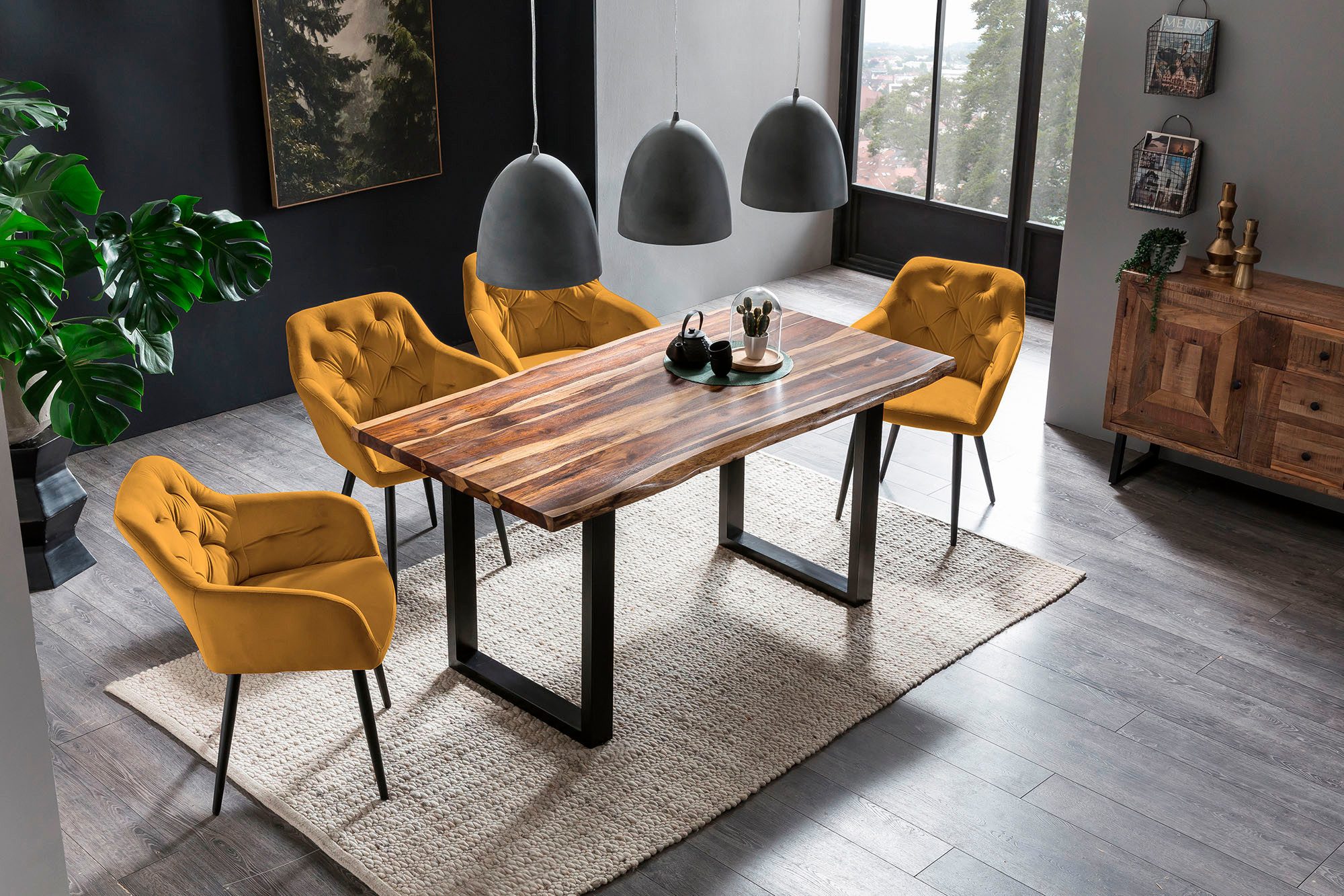 SalesFever Esszimmerstuhl Coventry Komfortabler Polstertuhl im eleganten Stil, Stilvoll mit eleganter Knopfheftung