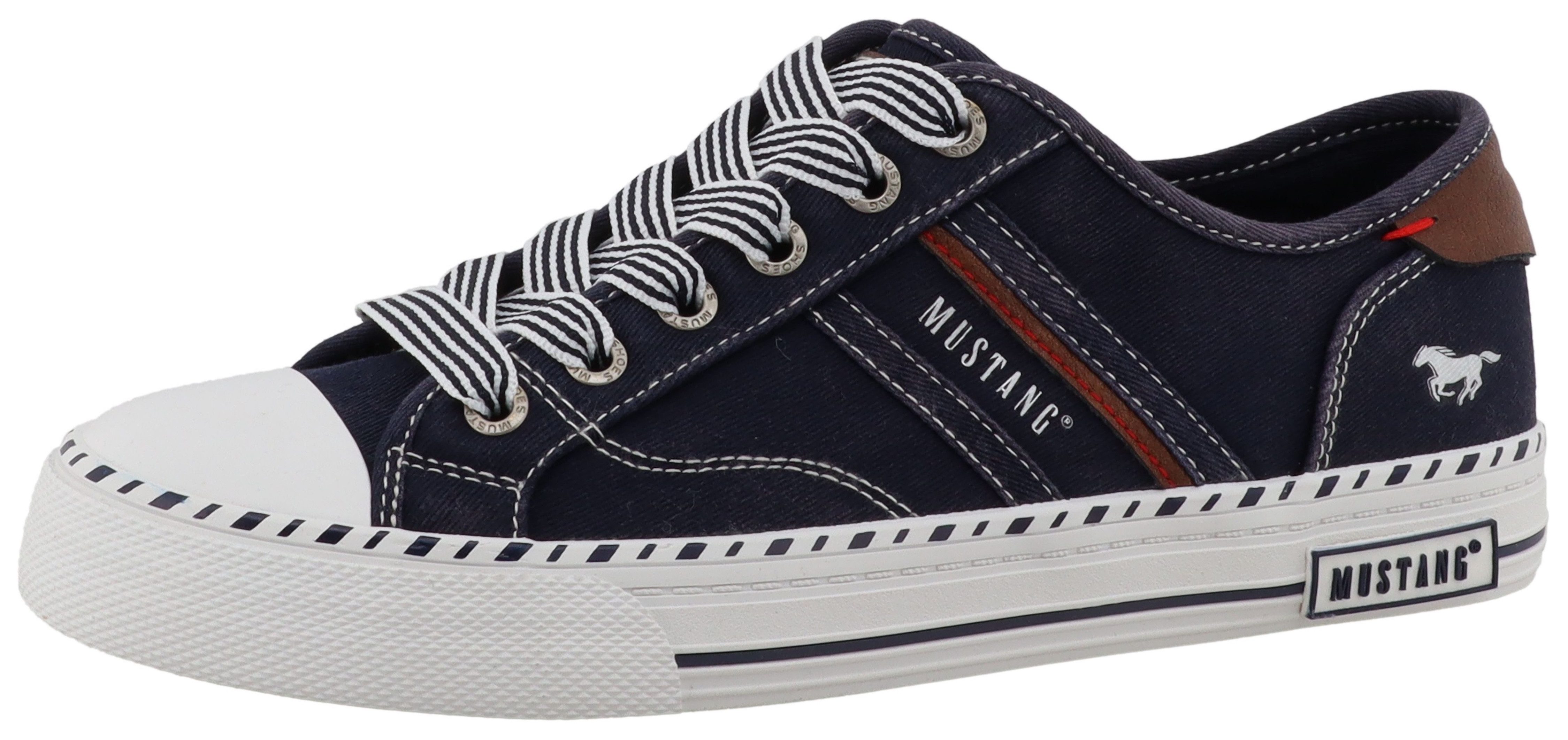 Mustang Shoes Magdalena Slip-On Sneaker Slipper, Halbschuh mit Kontrastbesatz und Logoschriftzügen